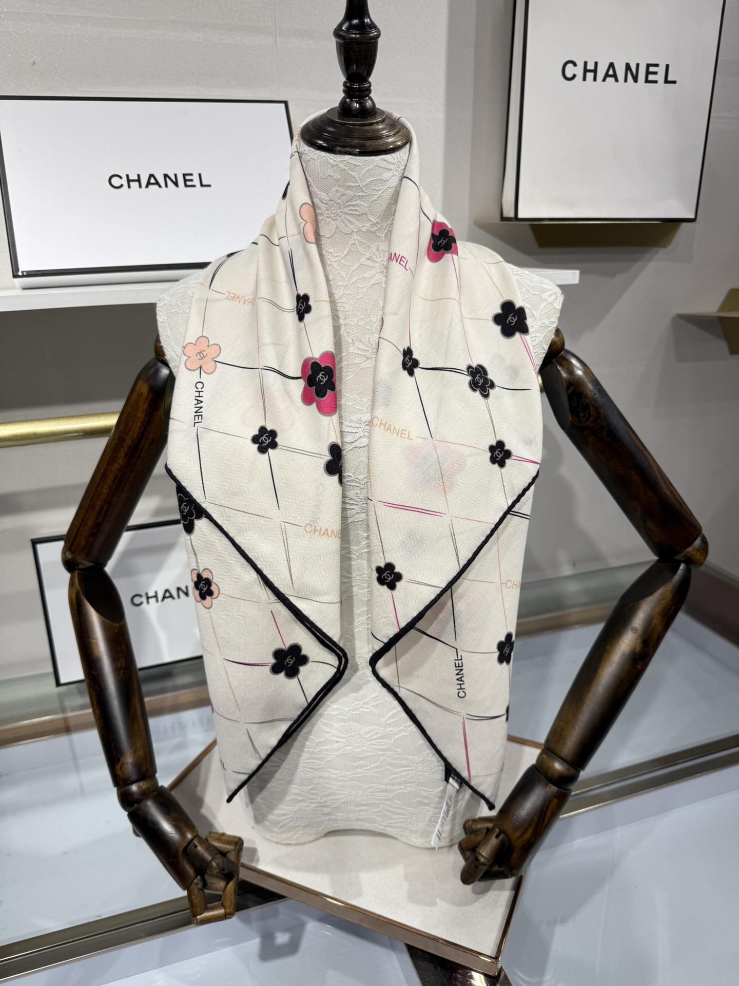 💟今年新出的双面同色新工艺。秋冬新款 小香山茶花90羊绒方巾‼️【高端 大爱 ‼️纯羊绒 婴儿触感舒服到