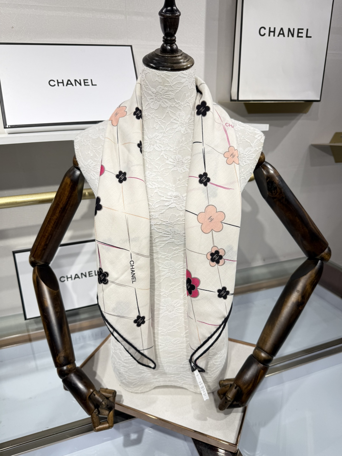 💟今年新出的双面同色新工艺。秋冬新款 小香山茶花90羊绒方巾‼️【高端 大爱 ‼️纯羊绒 婴儿触感舒服到