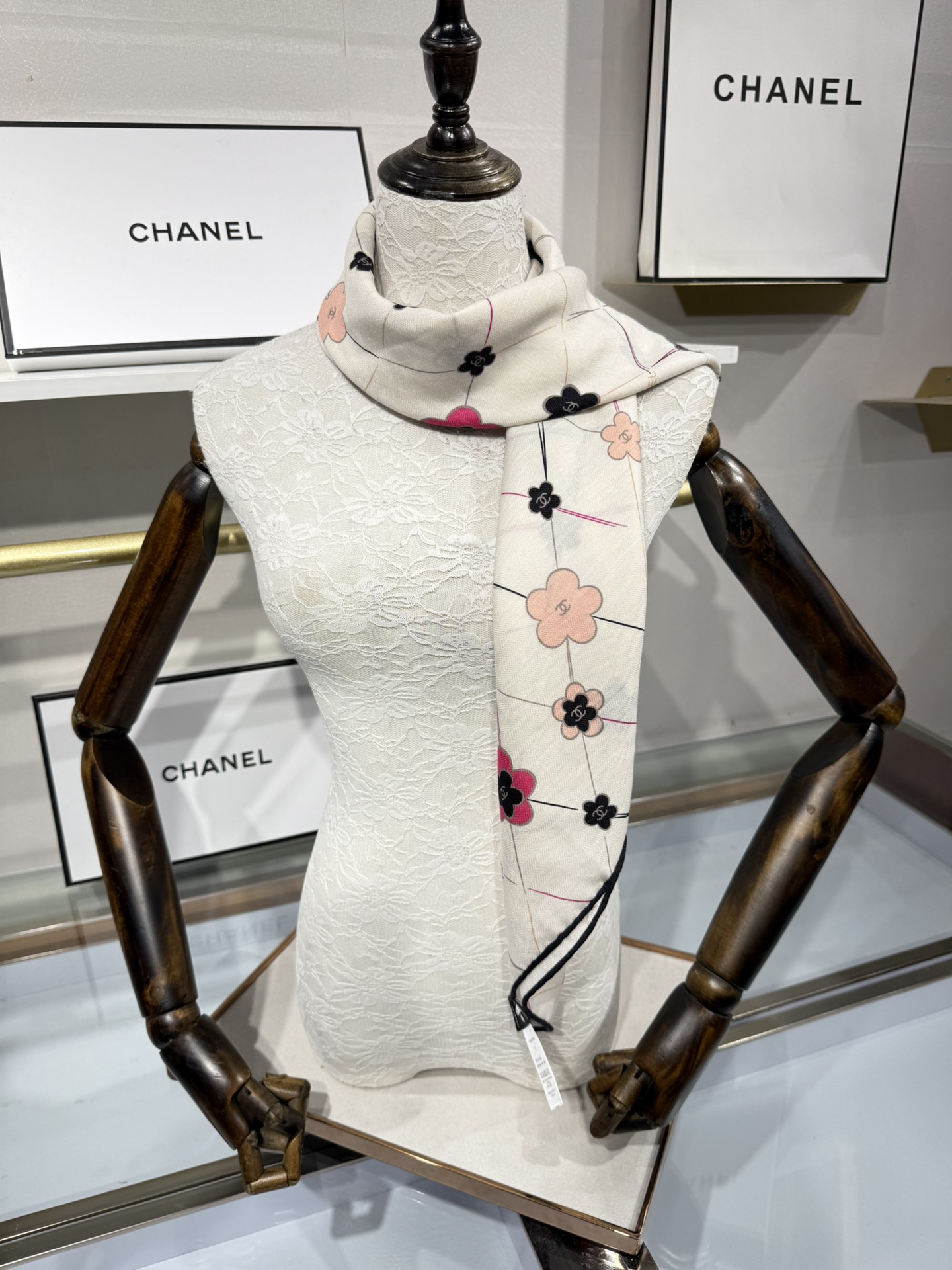 💟今年新出的双面同色新工艺。秋冬新款 小香山茶花90羊绒方巾‼️【高端 大爱 ‼️纯羊绒 婴儿触感舒服到