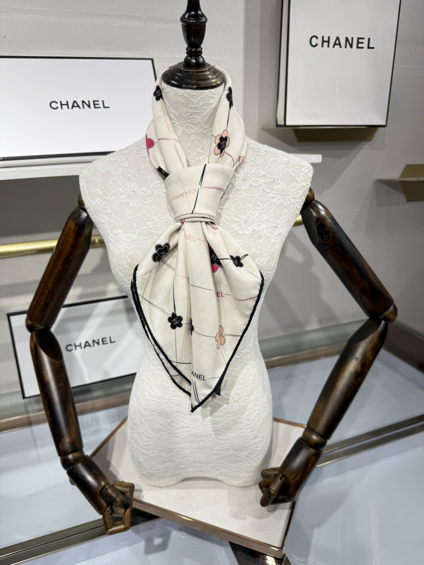 💟今年新出的双面同色新工艺。秋冬新款 小香山茶花90羊绒方巾‼️【高端 大爱 ‼️纯羊绒 婴儿触感舒服到