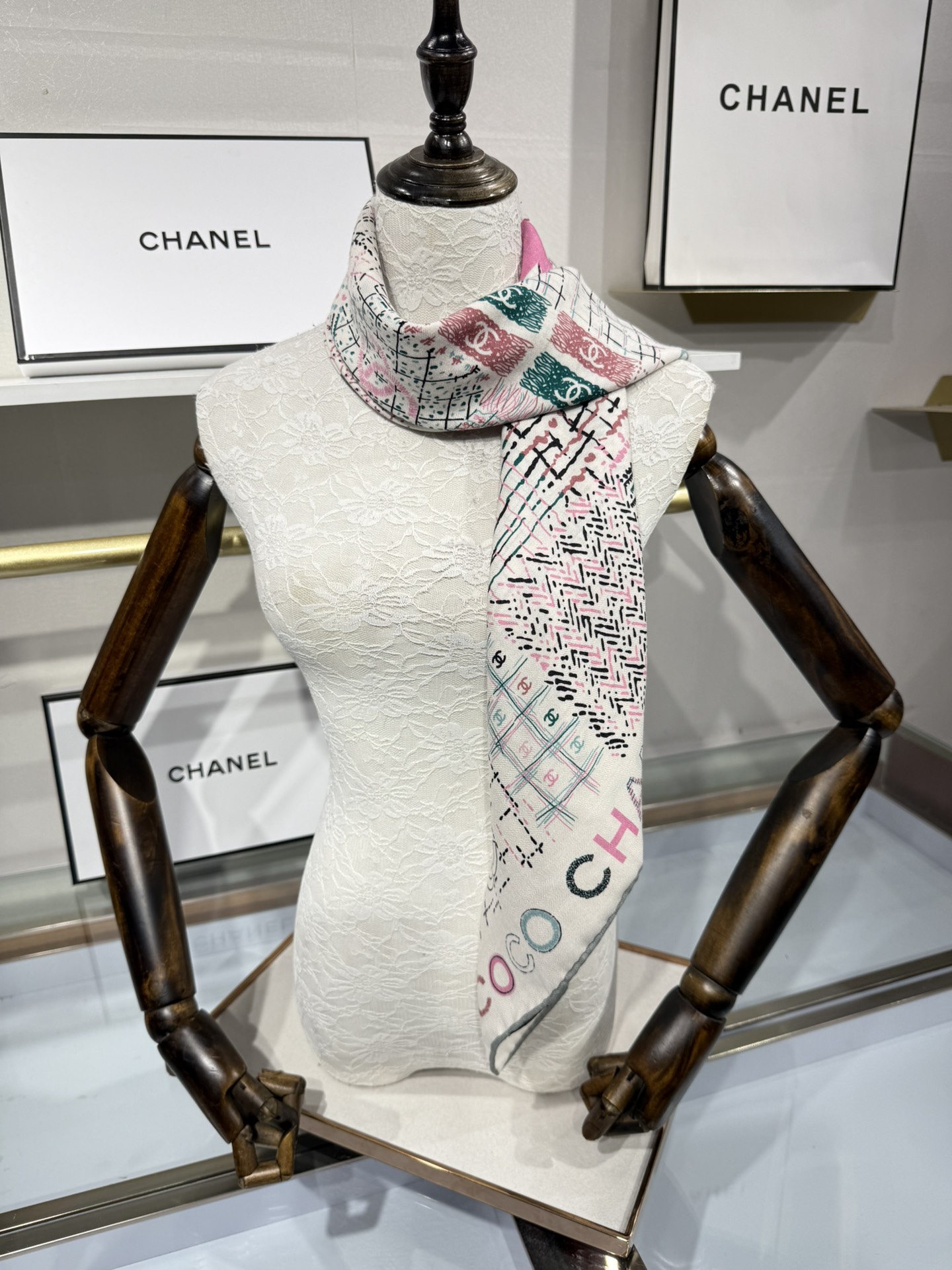 💟今年新出的双面同色新工艺。秋冬新款 小香山茶花90羊绒方巾‼️【高端 大爱 ‼️纯羊绒 婴儿触感舒服到