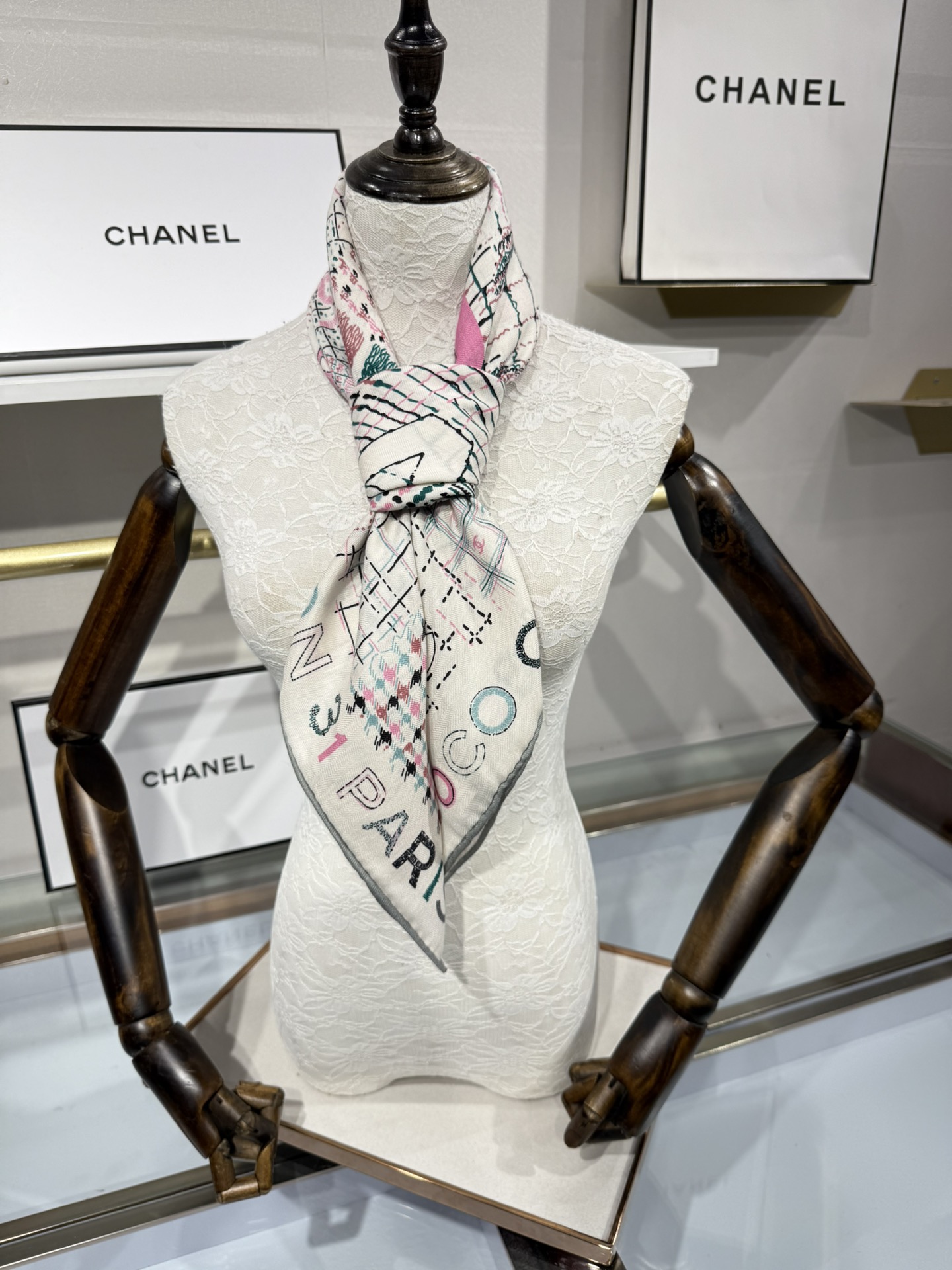 💟今年新出的双面同色新工艺。秋冬新款 小香山茶花90羊绒方巾‼️【高端 大爱 ‼️纯羊绒 婴儿触感舒服到