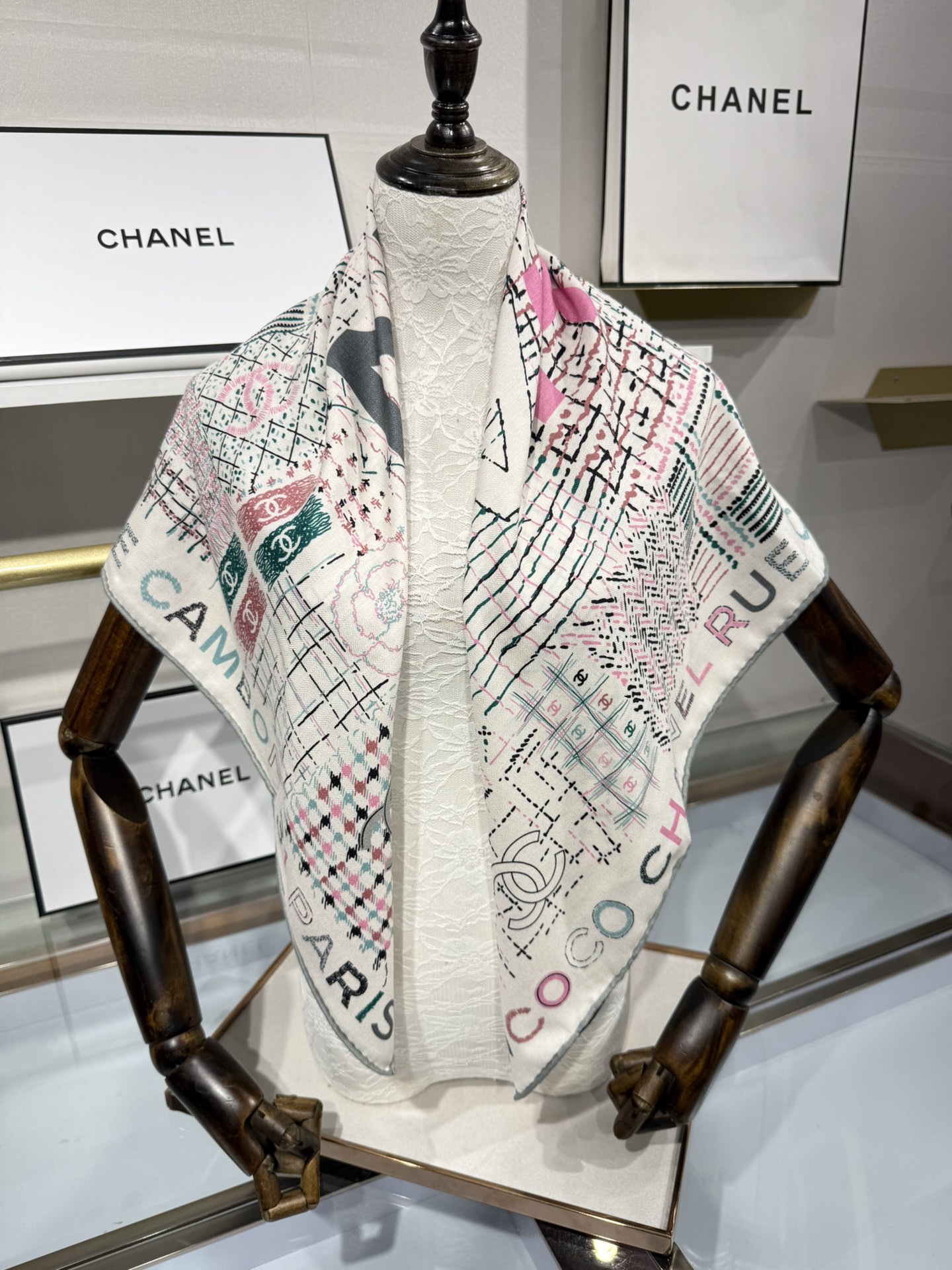 💟今年新出的双面同色新工艺。秋冬新款 小香山茶花90羊绒方巾‼️【高端 大爱 ‼️纯羊绒 婴儿触感舒服到