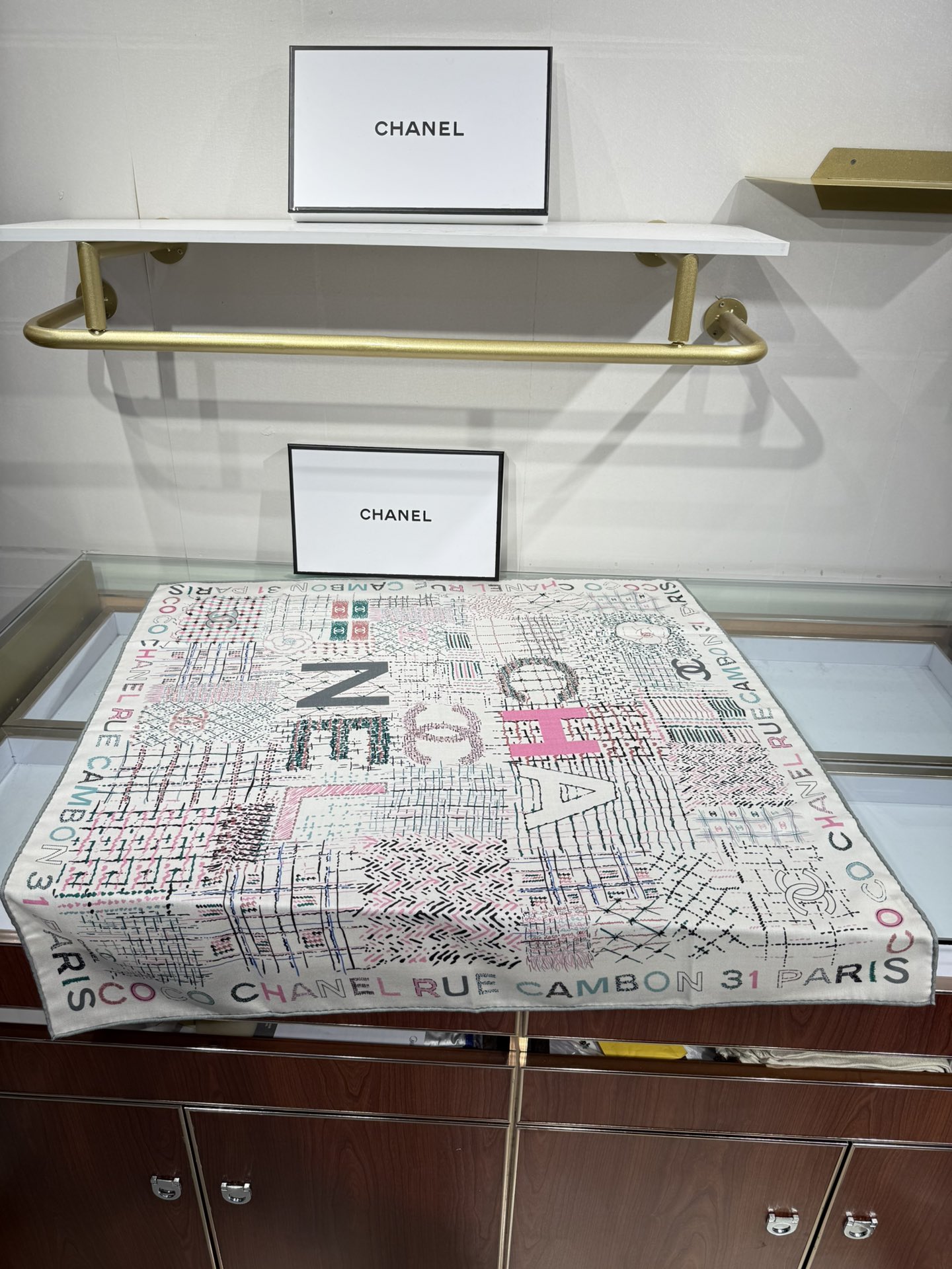 💟今年新出的双面同色新工艺。秋冬新款 小香山茶花90羊绒方巾‼️【高端 大爱 ‼️纯羊绒 婴儿触感舒服到