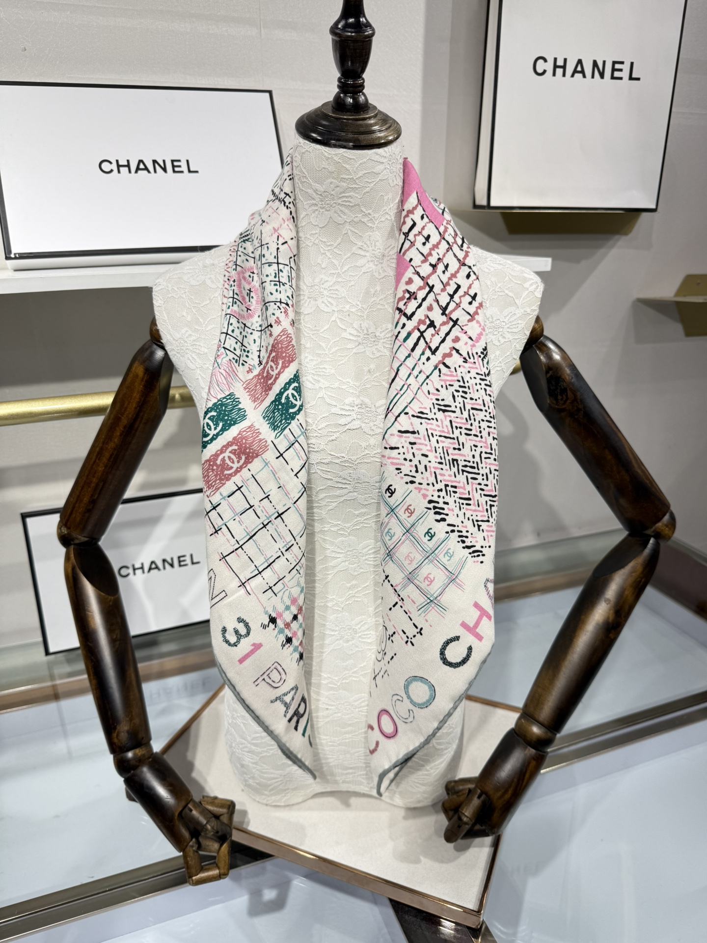 💟今年新出的双面同色新工艺。秋冬新款 小香山茶花90羊绒方巾‼️【高端 大爱 ‼️纯羊绒 婴儿触感舒服到