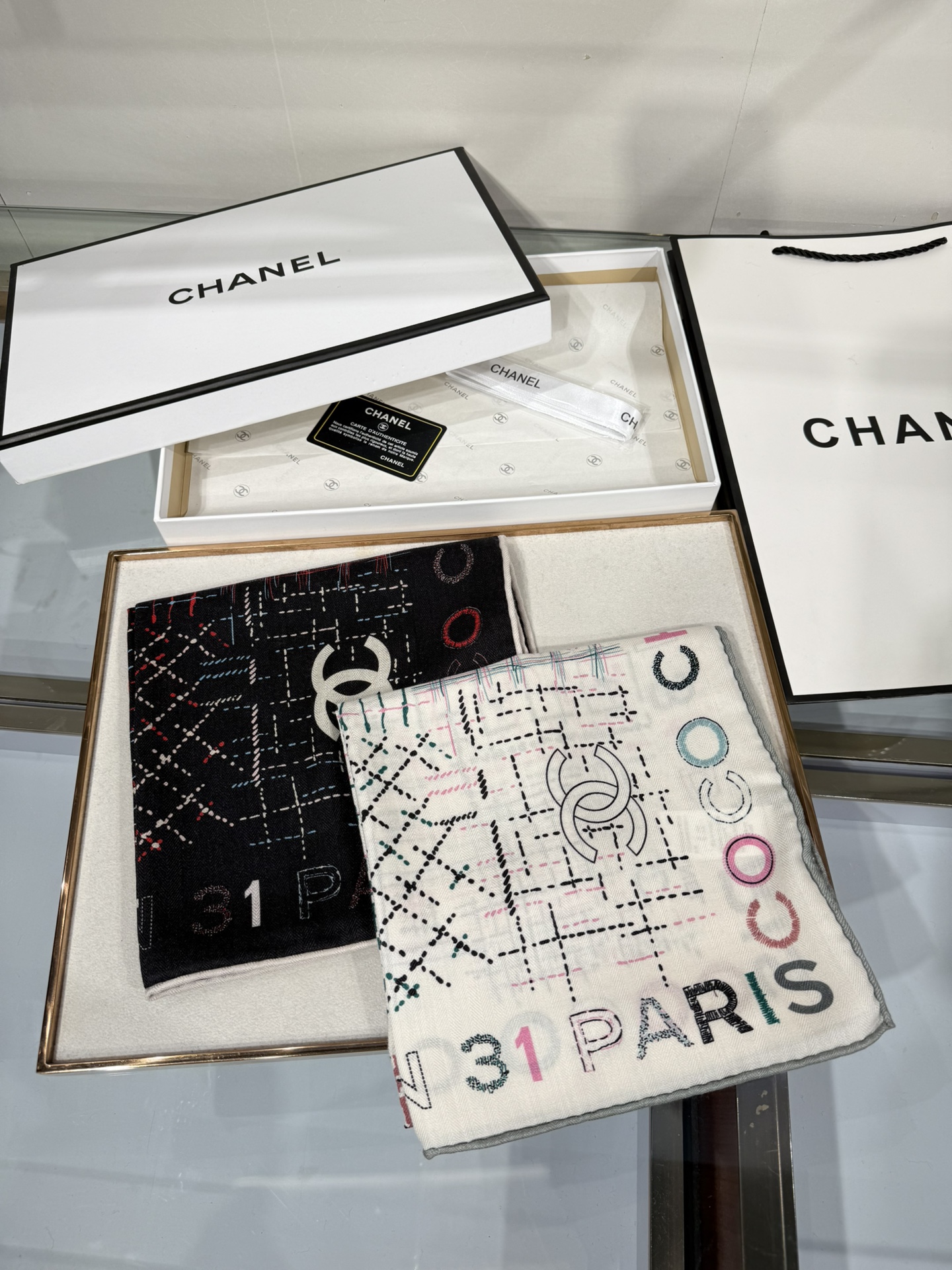 💟今年新出的双面同色新工艺。秋冬新款 小香山茶花90羊绒方巾‼️【高端 大爱 ‼️纯羊绒 婴儿触感舒服到