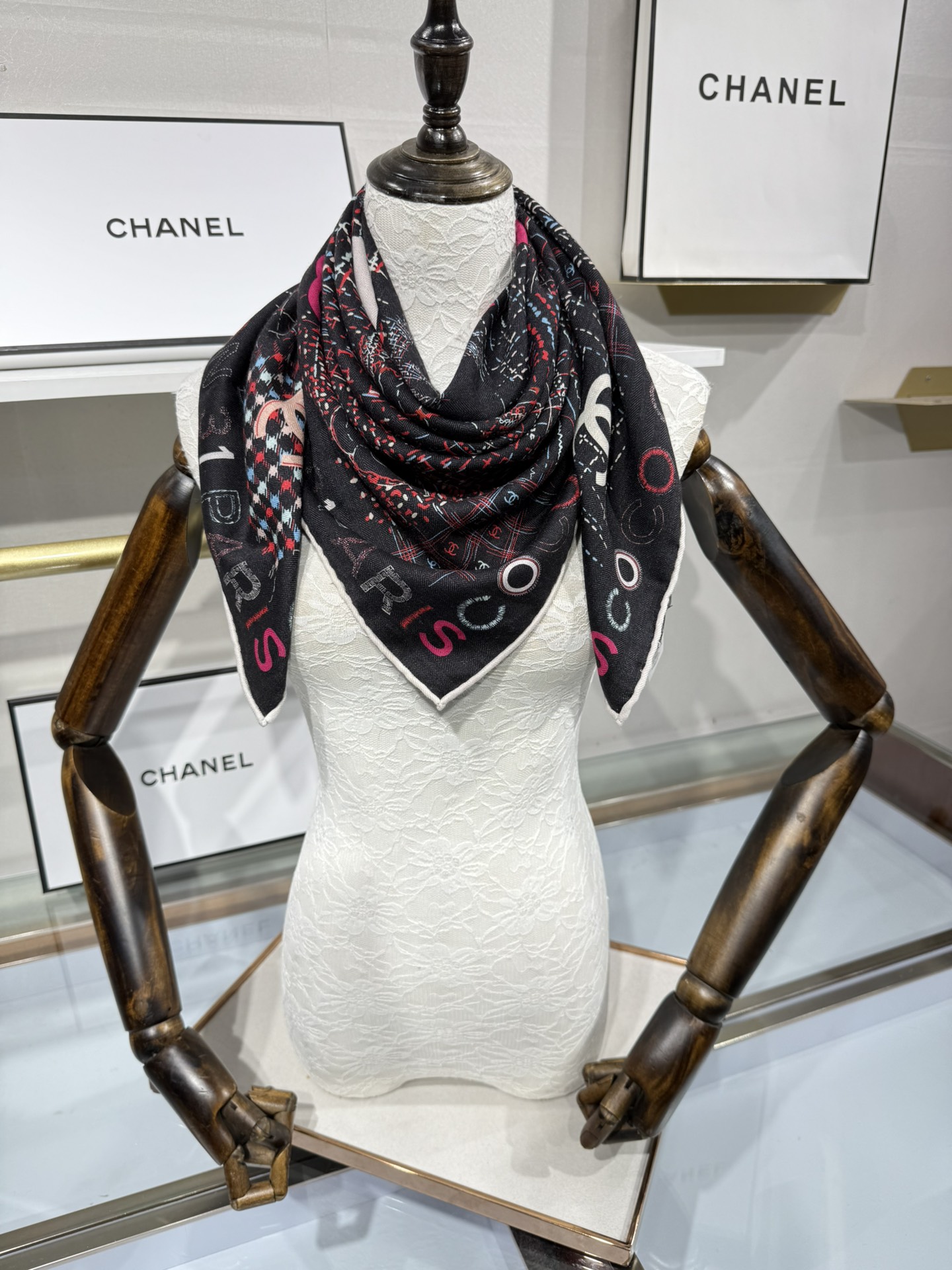 💟今年新出的双面同色新工艺。秋冬新款 小香山茶花90羊绒方巾‼️【高端 大爱 ‼️纯羊绒 婴儿触感舒服到