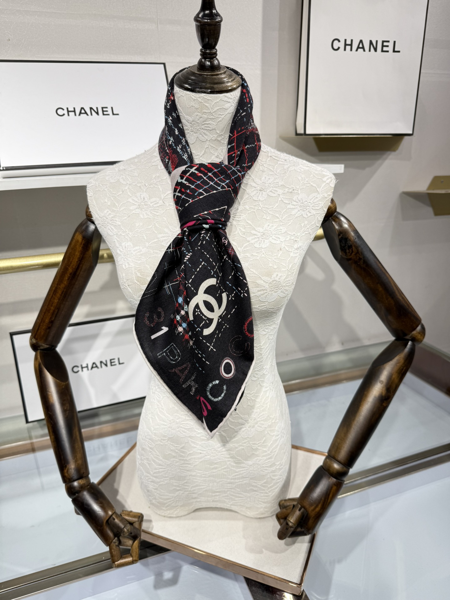 💟今年新出的双面同色新工艺。秋冬新款 小香山茶花90羊绒方巾‼️【高端 大爱 ‼️纯羊绒 婴儿触感舒服到