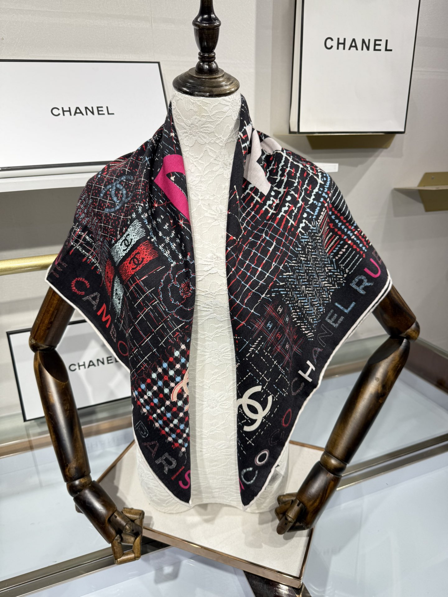 💟今年新出的双面同色新工艺。秋冬新款 小香山茶花90羊绒方巾‼️【高端 大爱 ‼️纯羊绒 婴儿触感舒服到