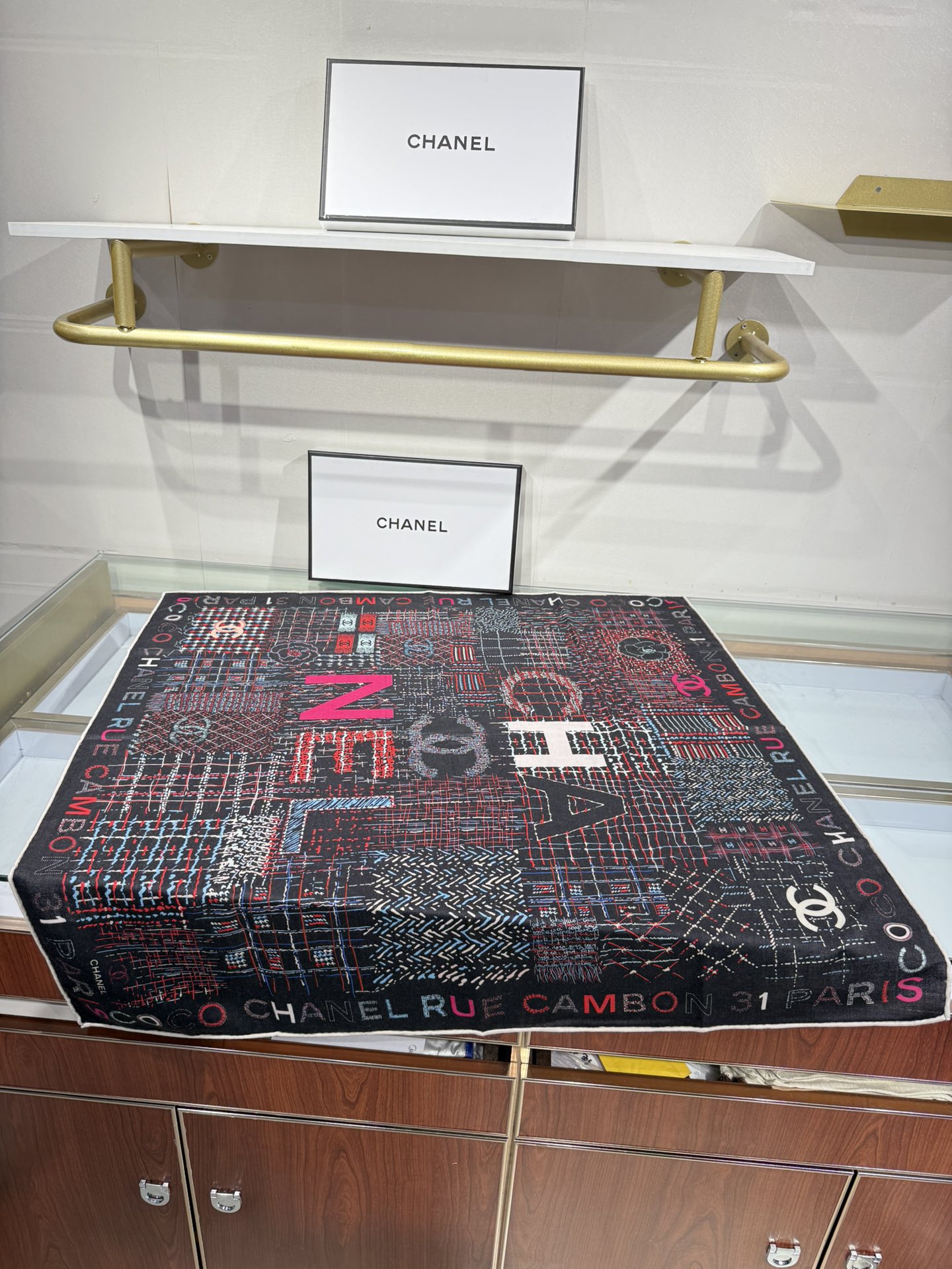 💟今年新出的双面同色新工艺。秋冬新款 小香山茶花90羊绒方巾‼️【高端 大爱 ‼️纯羊绒 婴儿触感舒服到