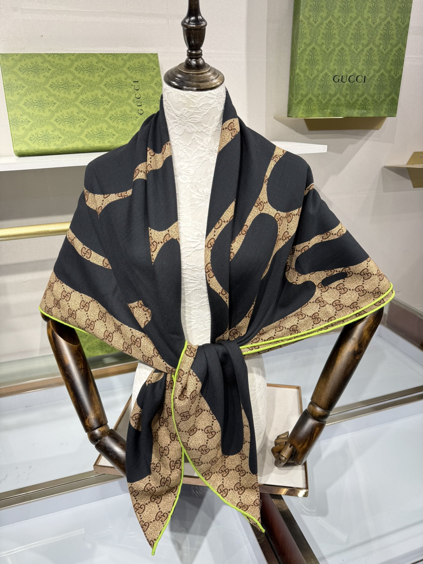 💟140*140 项目双面同色印花丝毛披肩～Gucci艺术家Sara Leghissa革新演绎Gucci