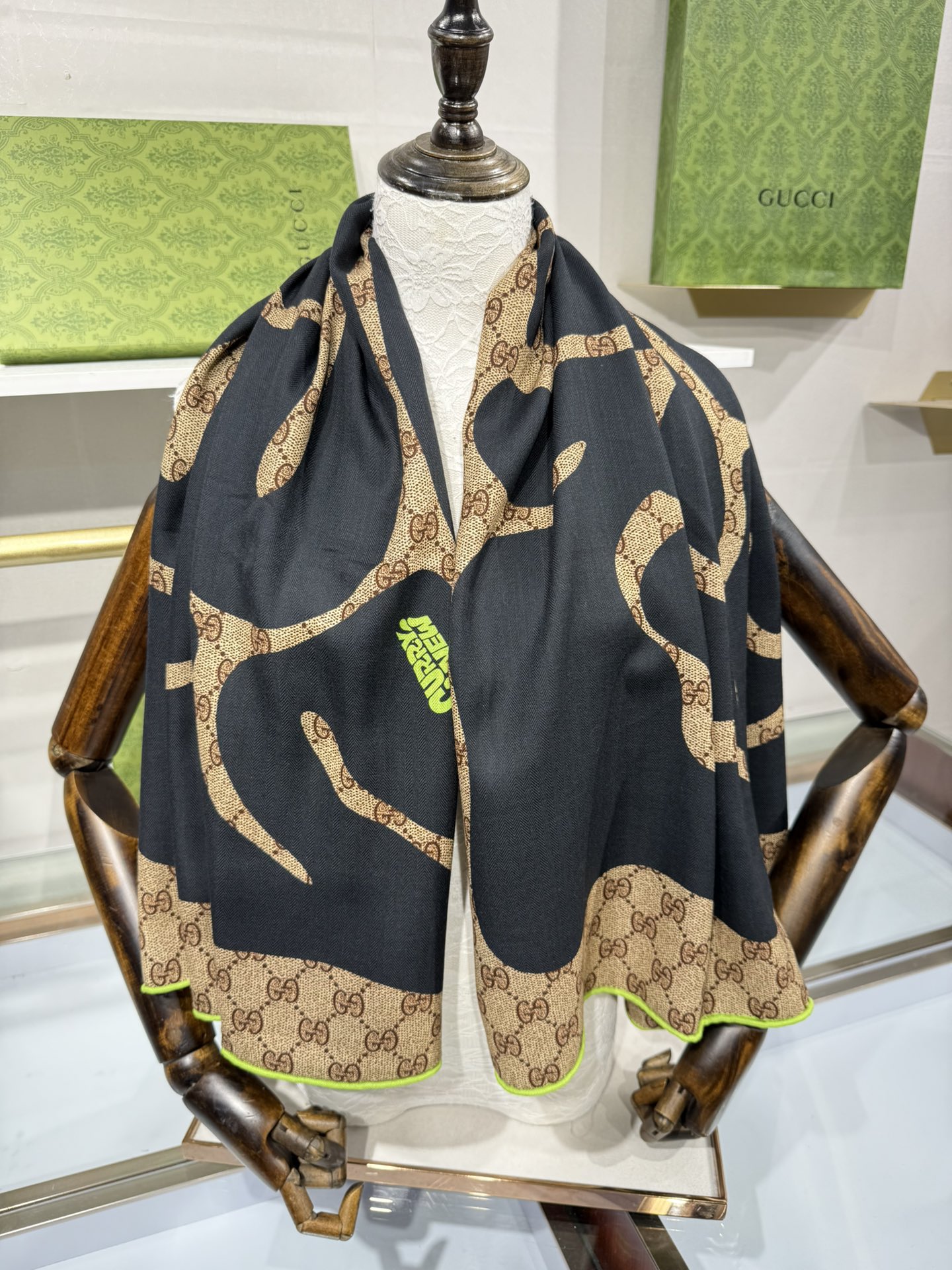 💟140*140 项目双面同色印花丝毛披肩～Gucci艺术家Sara Leghissa革新演绎Gucci