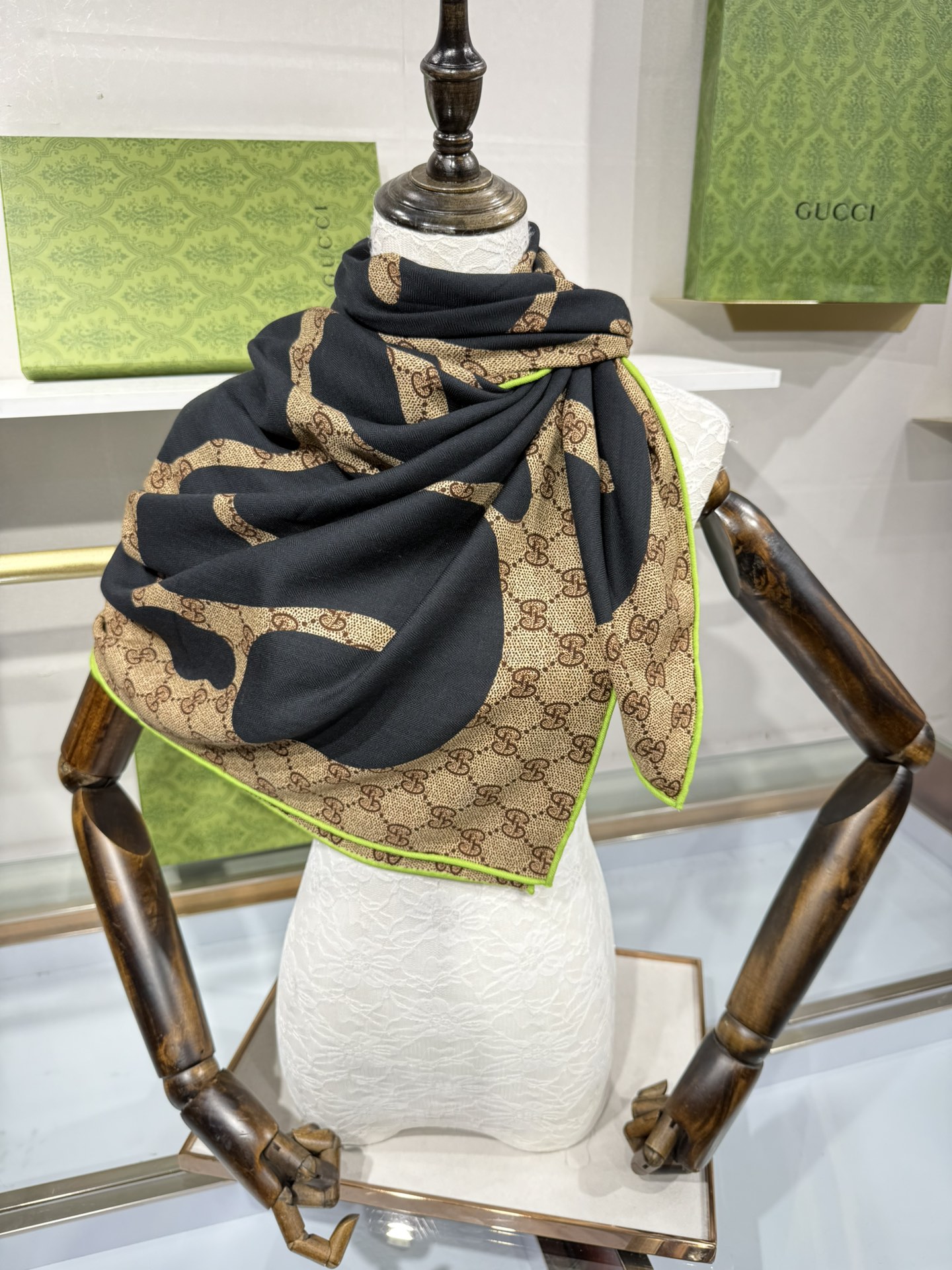 💟140*140 项目双面同色印花丝毛披肩～Gucci艺术家Sara Leghissa革新演绎Gucci