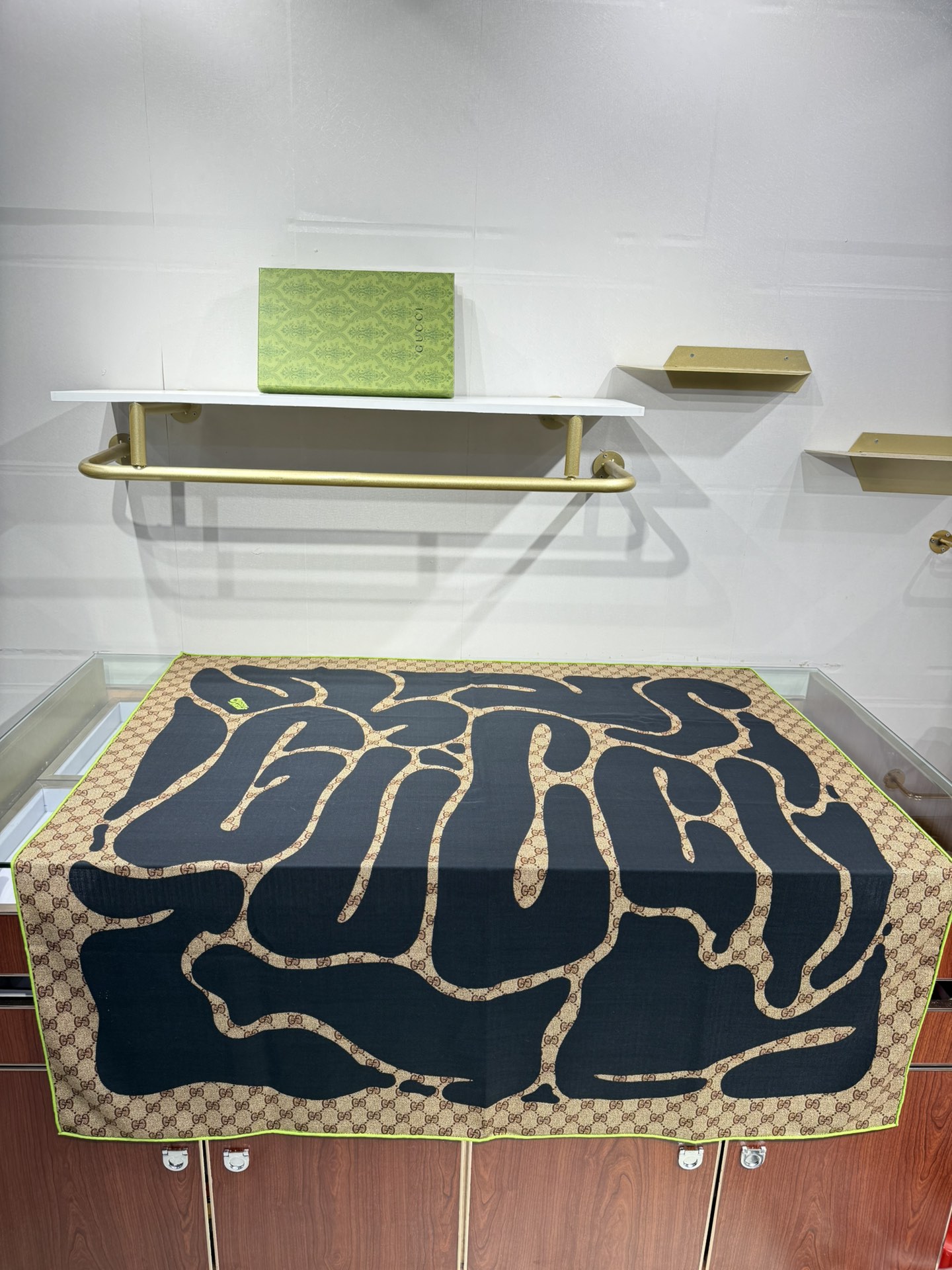 💟140*140 项目双面同色印花丝毛披肩～Gucci艺术家Sara Leghissa革新演绎Gucci