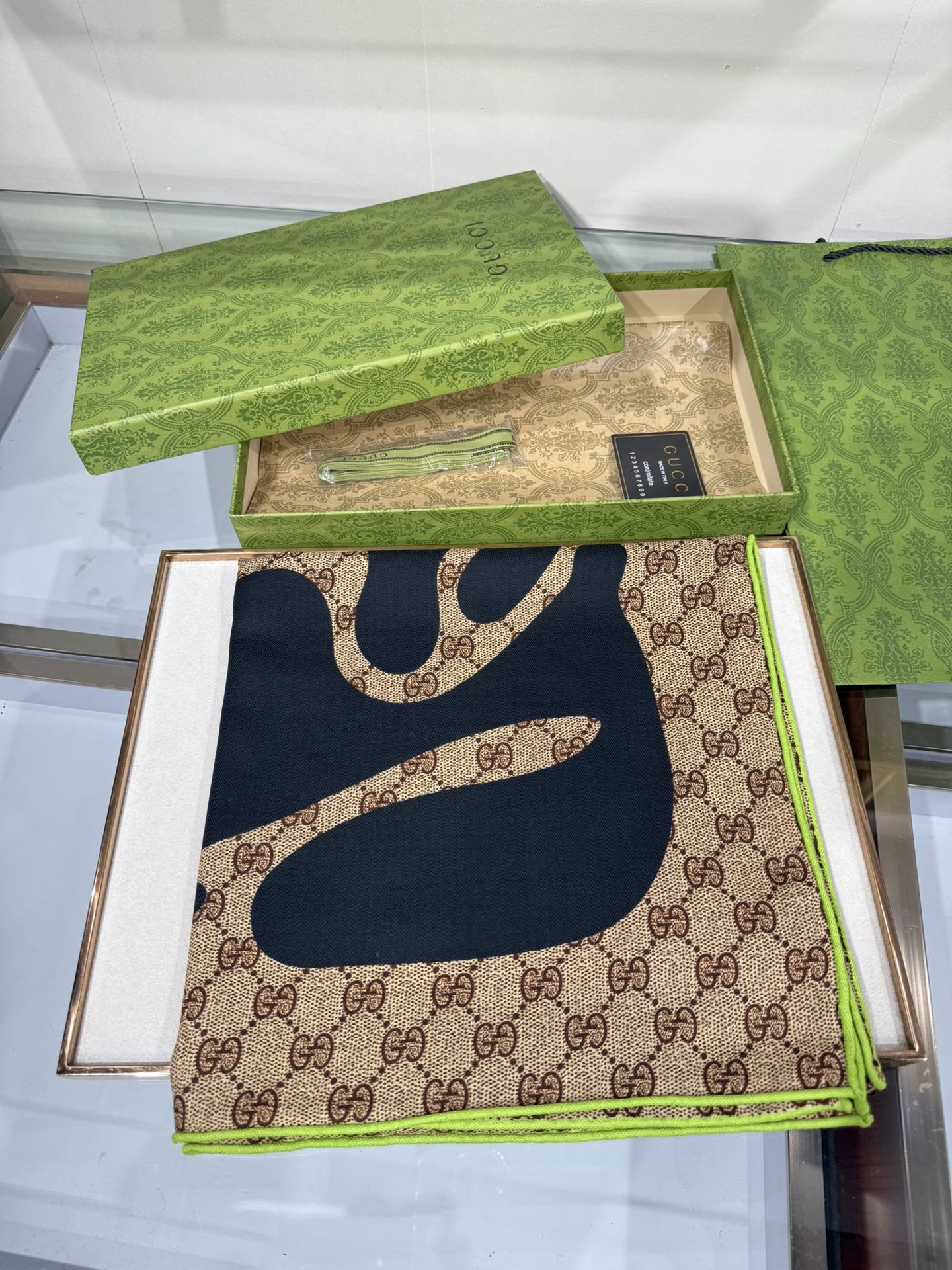 💟140*140 项目双面同色印花丝毛披肩～Gucci艺术家Sara Leghissa革新演绎Gucci