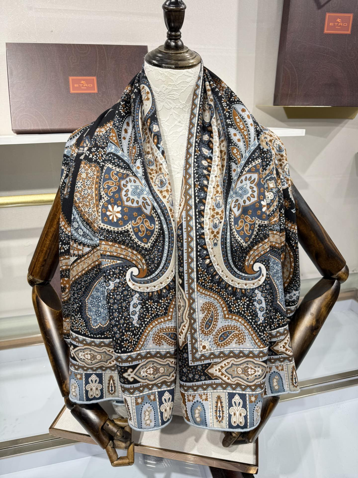 💟2025年 ETRo 秋冬抢先 上新💞【双面同色丝毛方巾】手工卷边山羊绒和真丝混纺披肩（70%山羊绒，