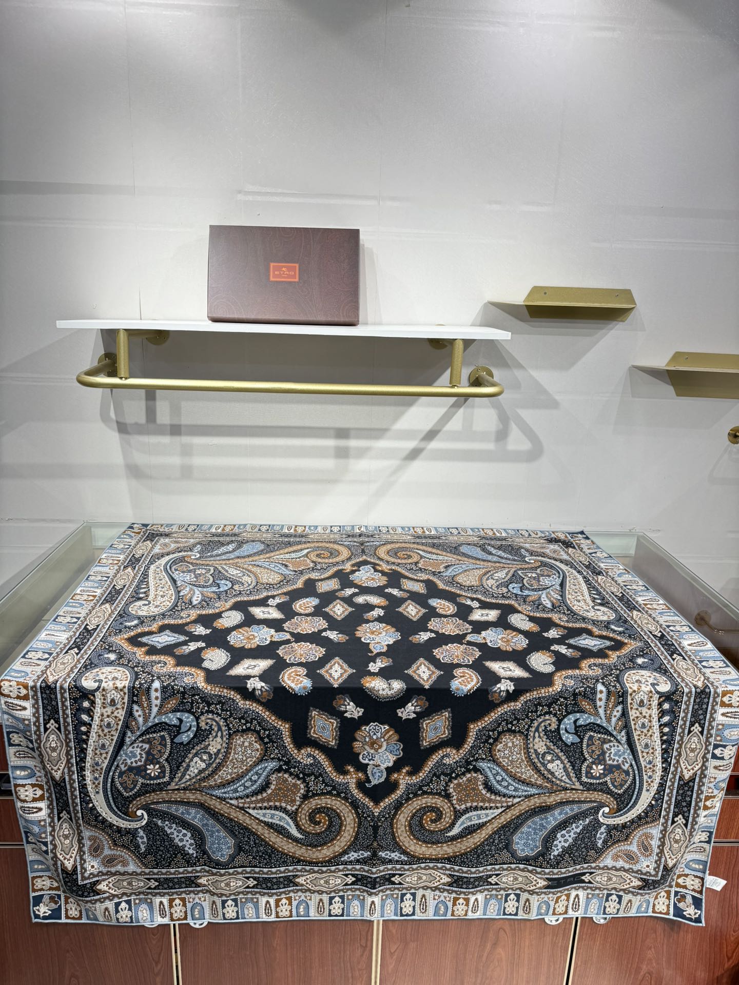 💟2025年 ETRo 秋冬抢先 上新💞【双面同色丝毛方巾】手工卷边山羊绒和真丝混纺披肩（70%山羊绒，