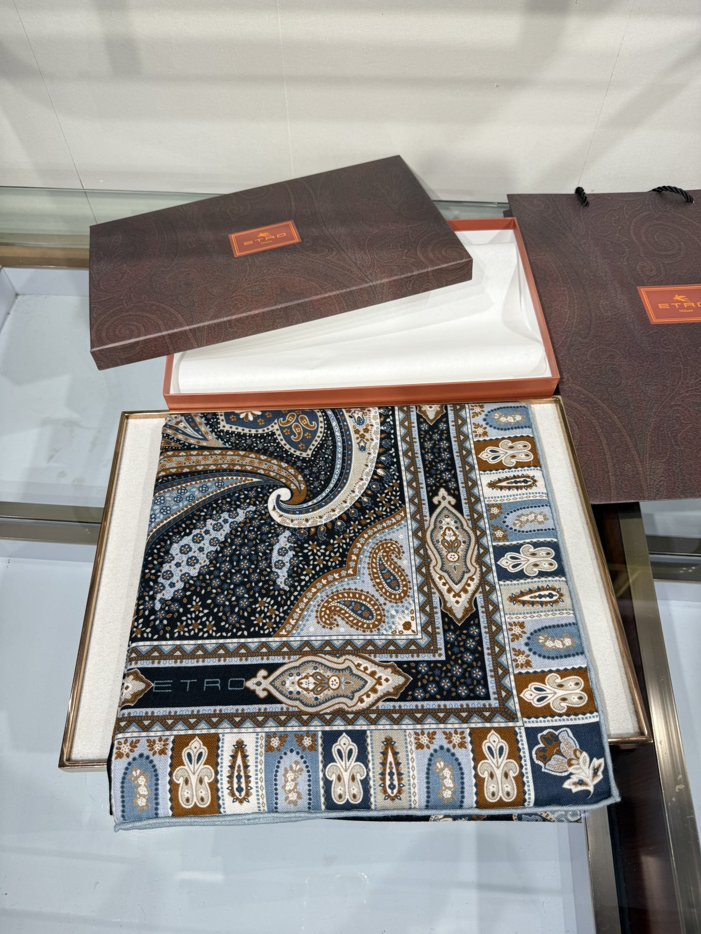 💟2025年 ETRo 秋冬抢先 上新💞【双面同色丝毛方巾】手工卷边山羊绒和真丝混纺披肩（70%山羊绒，