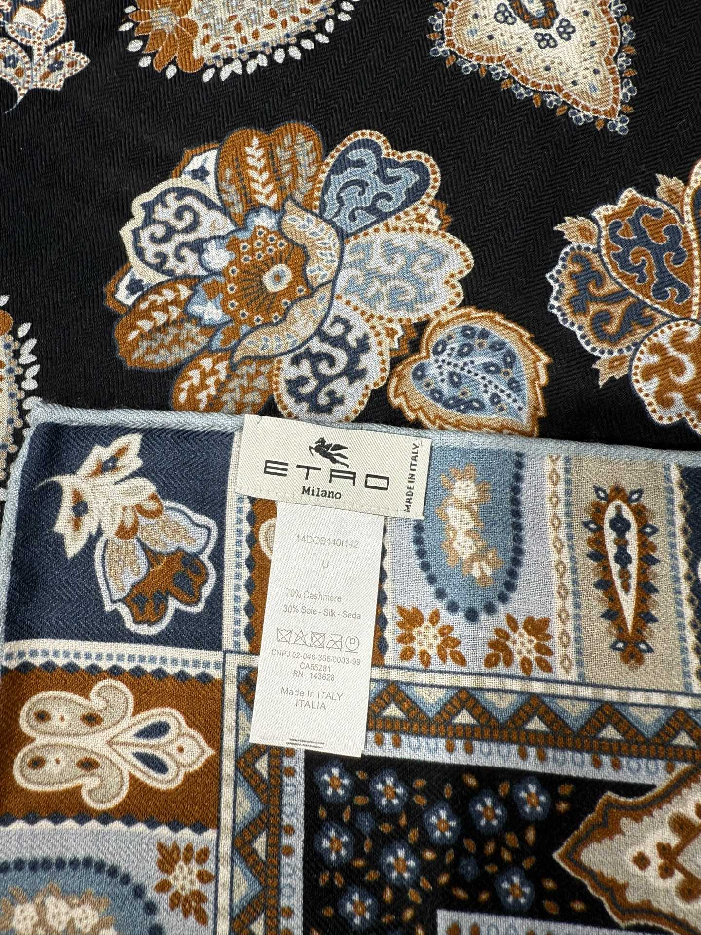 💟2025年 ETRo 秋冬抢先 上新💞【双面同色丝毛方巾】手工卷边山羊绒和真丝混纺披肩（70%山羊绒，