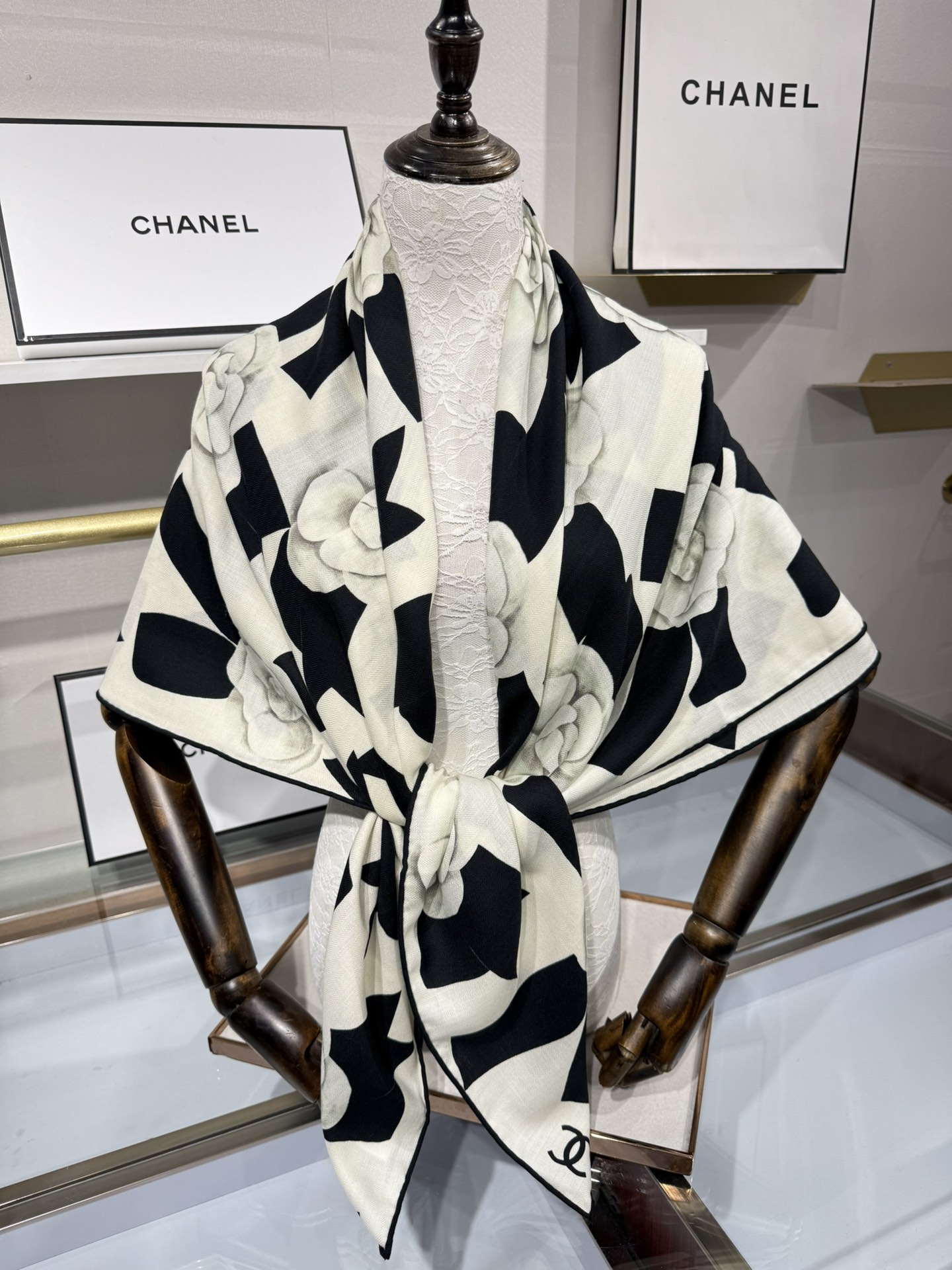 💟Chanel ~25秋冬新品～“山茶花与蝴蝶结”【140双面丝绒披肩】手工卷边丝毛方巾（30%桑蚕丝7