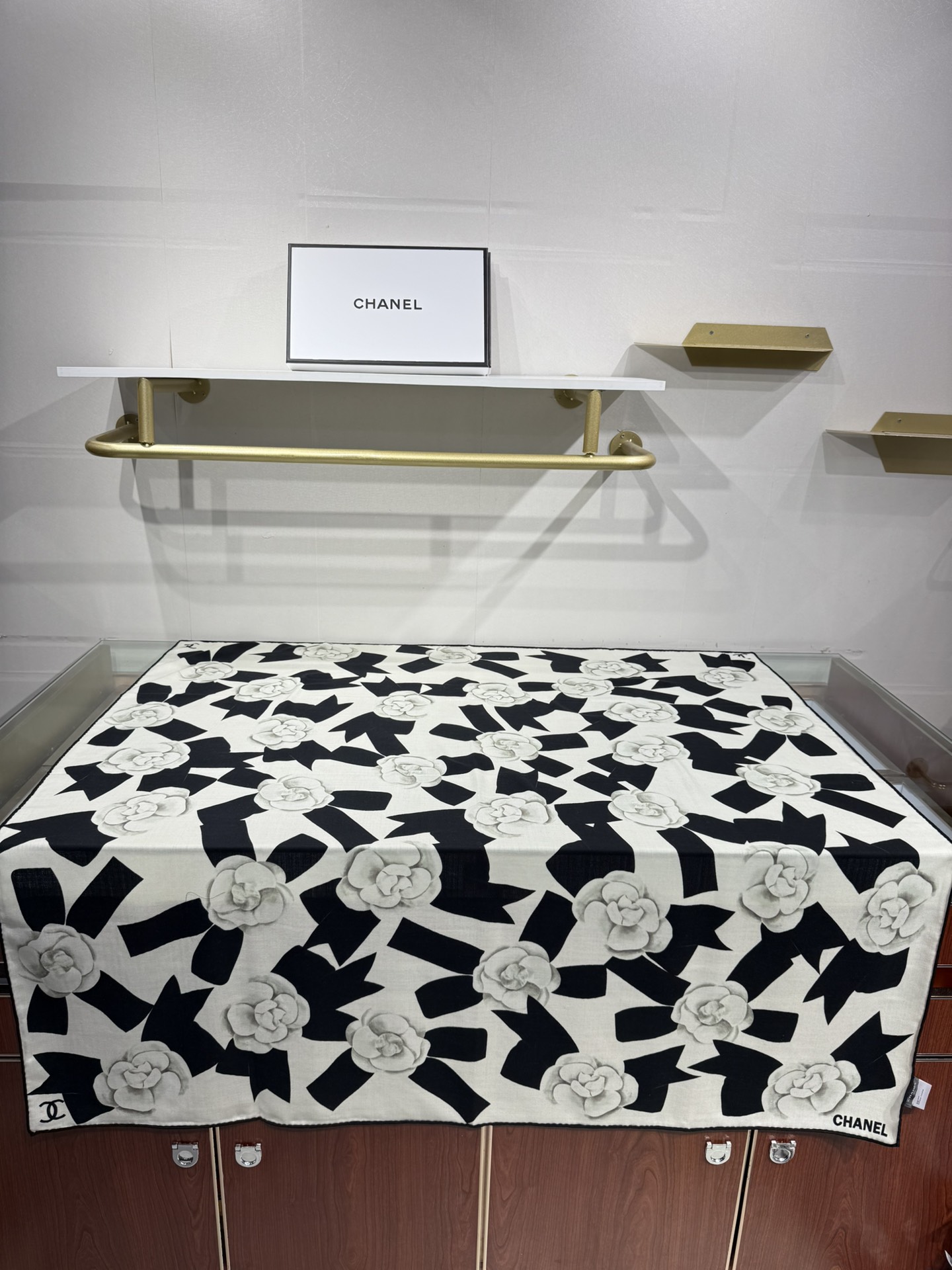 💟Chanel ~25秋冬新品～“山茶花与蝴蝶结”【140双面丝绒披肩】手工卷边丝毛方巾（30%桑蚕丝7