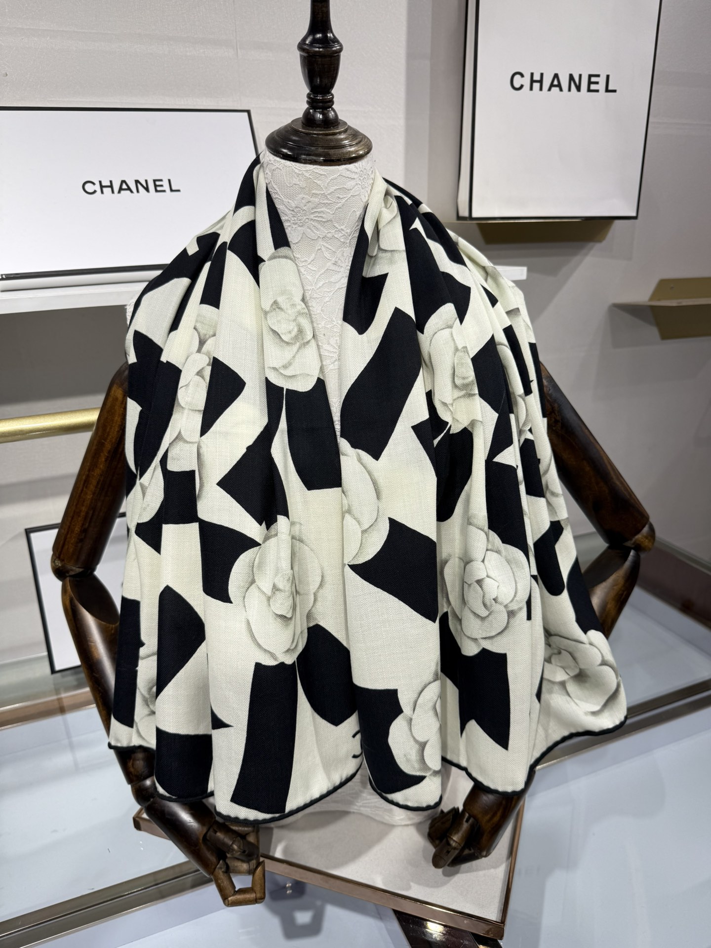 💟Chanel ~25秋冬新品～“山茶花与蝴蝶结”【140双面丝绒披肩】手工卷边丝毛方巾（30%桑蚕丝7