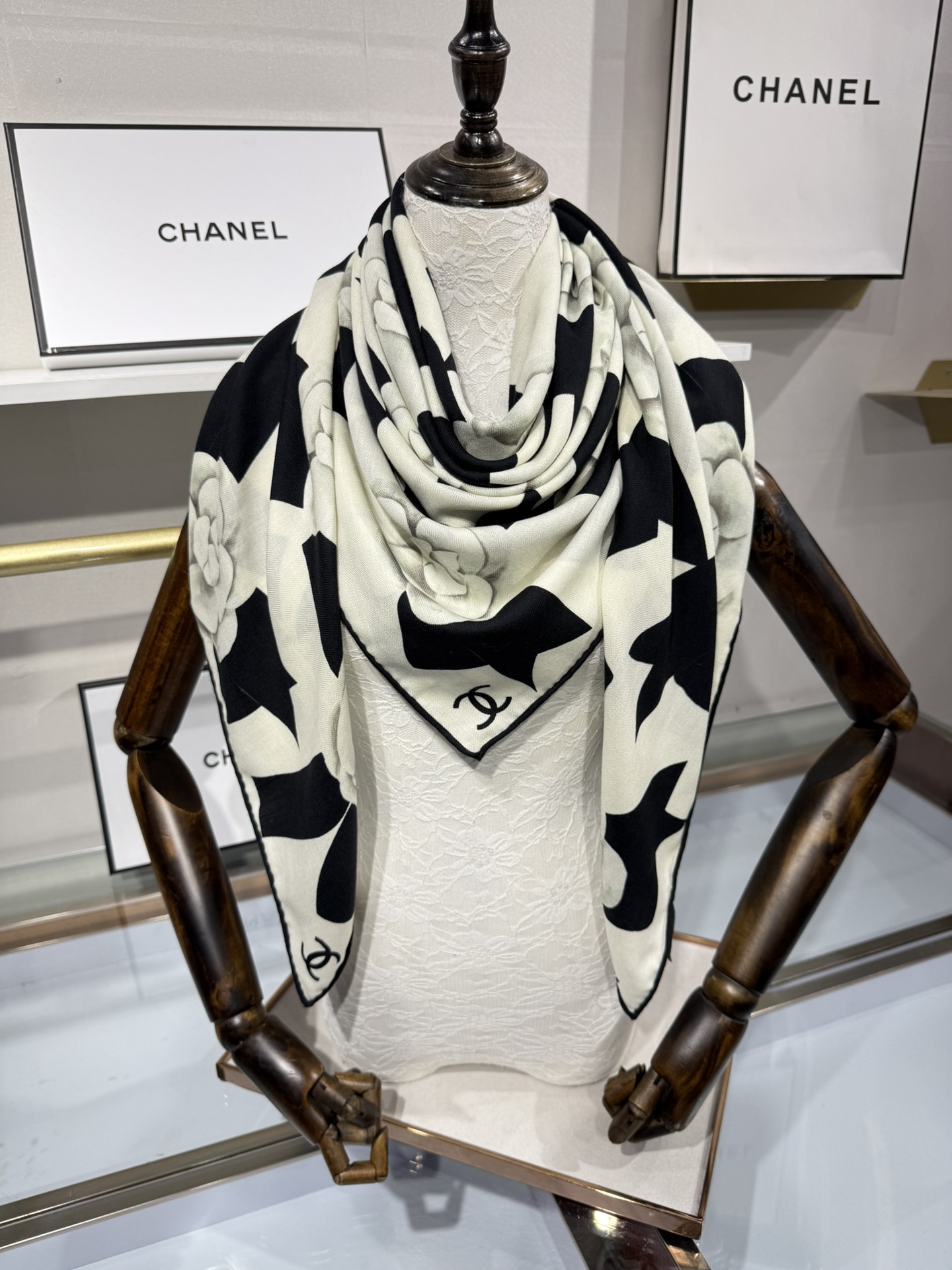 💟Chanel ~25秋冬新品～“山茶花与蝴蝶结”【140双面丝绒披肩】手工卷边丝毛方巾（30%桑蚕丝7