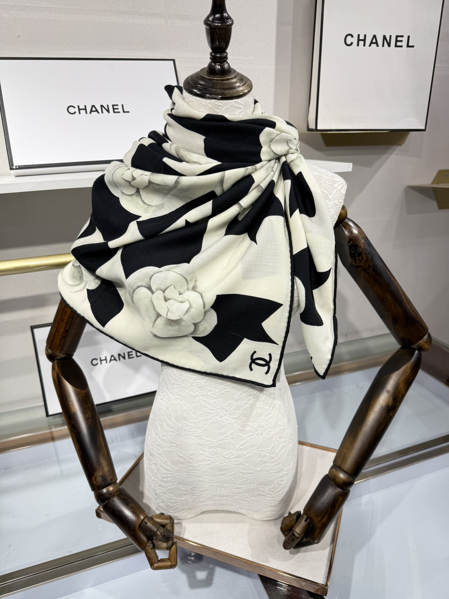 💟Chanel ~25秋冬新品～“山茶花与蝴蝶结”【140双面丝绒披肩】手工卷边丝毛方巾（30%桑蚕丝7