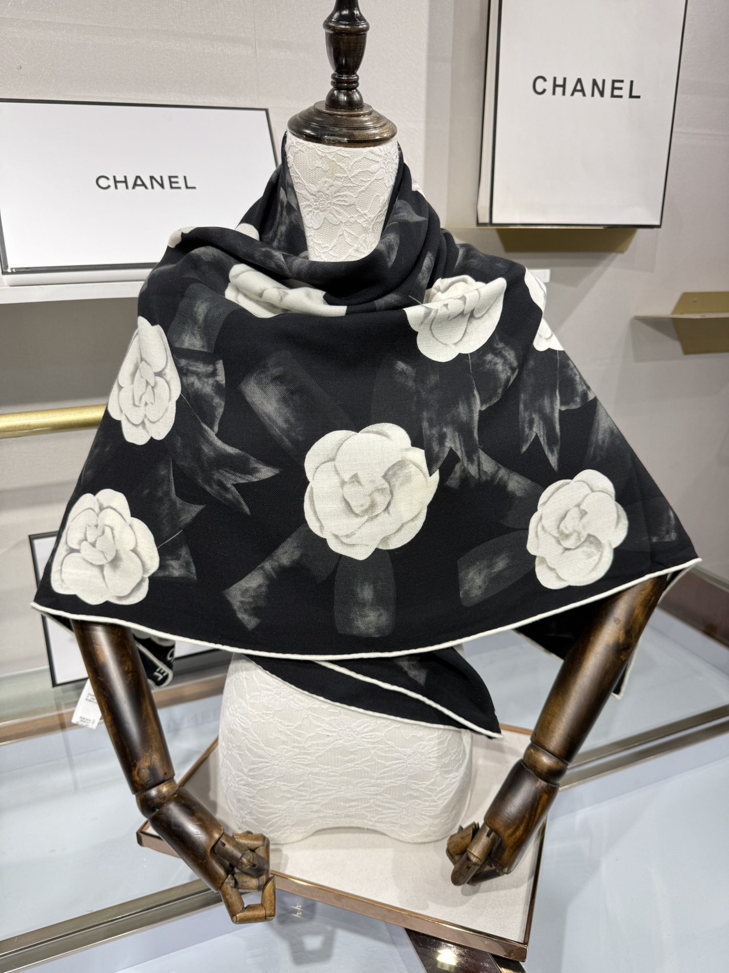💟Chanel ~25秋冬新品～“山茶花与蝴蝶结”【140双面丝绒披肩】手工卷边丝毛方巾（30%桑蚕丝7