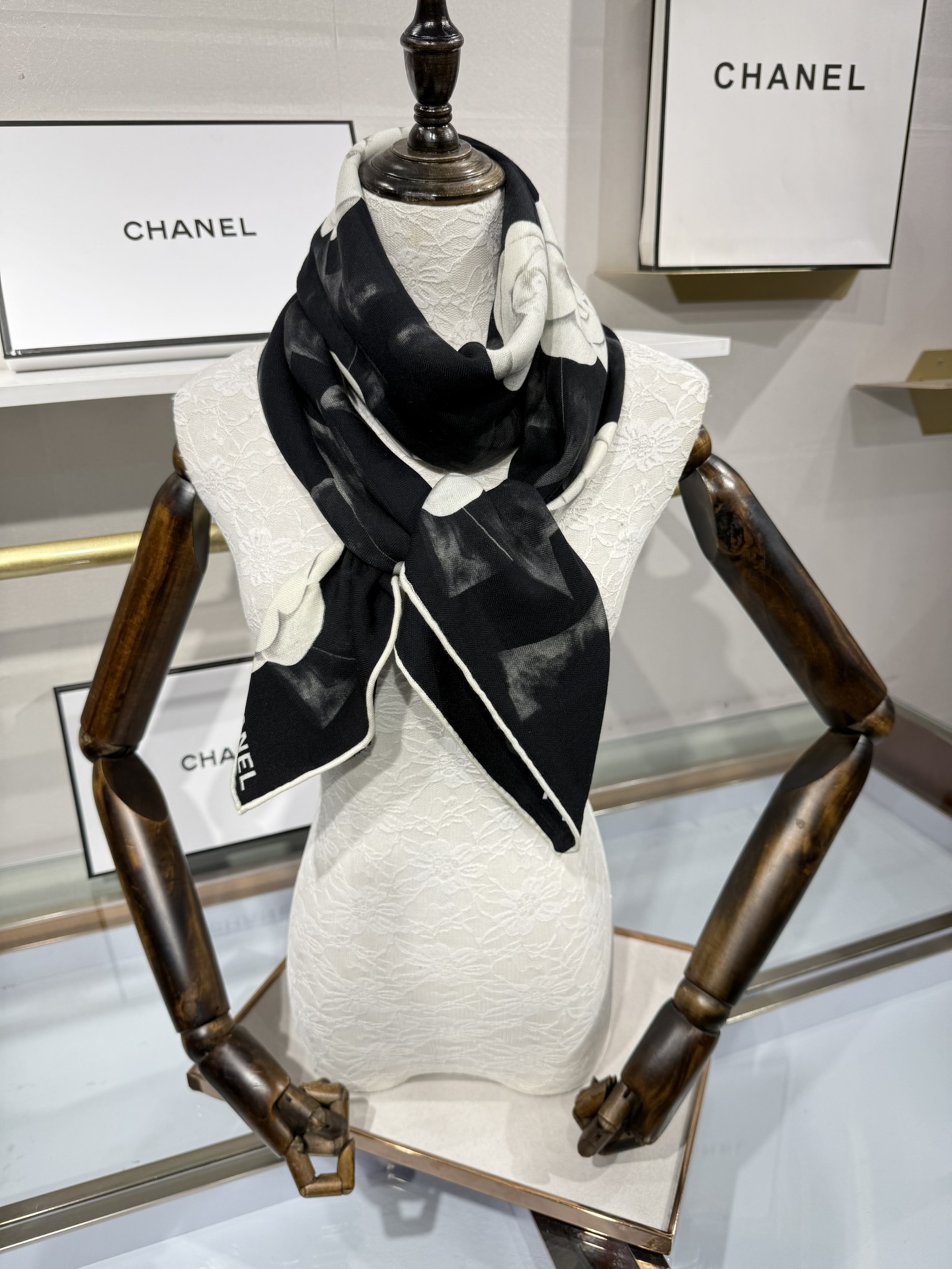 💟Chanel ~25秋冬新品～“山茶花与蝴蝶结”【140双面丝绒披肩】手工卷边丝毛方巾（30%桑蚕丝7