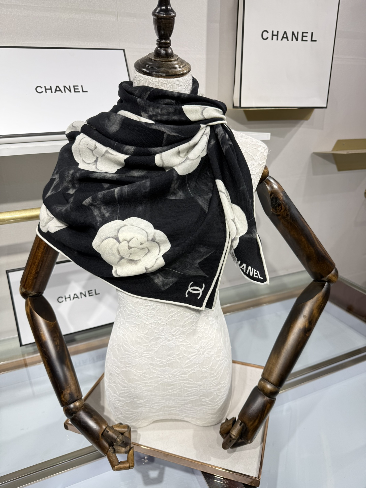 💟Chanel ~25秋冬新品～“山茶花与蝴蝶结”【140双面丝绒披肩】手工卷边丝毛方巾（30%桑蚕丝7