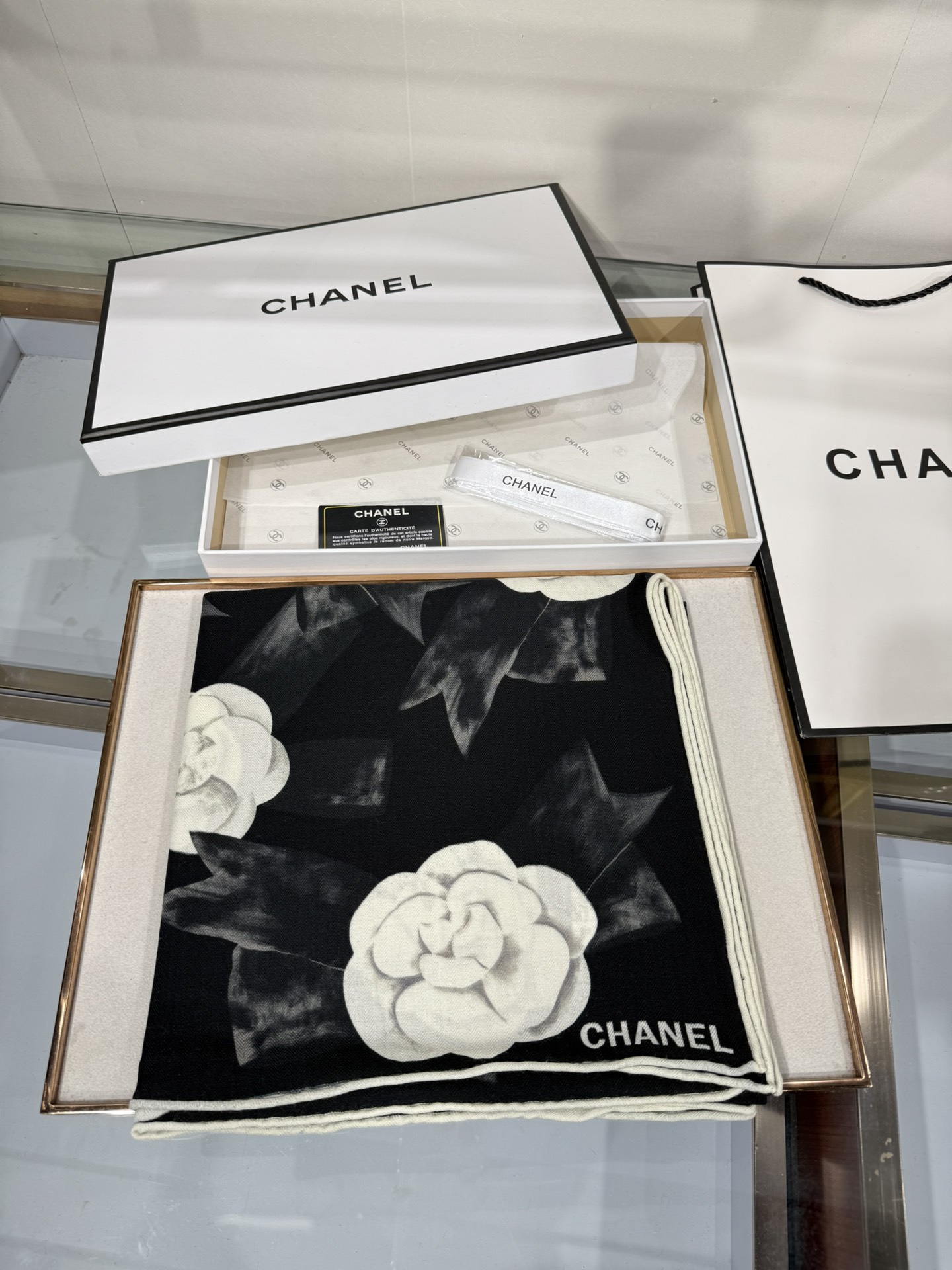 💟Chanel ~25秋冬新品～“山茶花与蝴蝶结”【140双面丝绒披肩】手工卷边丝毛方巾（30%桑蚕丝7