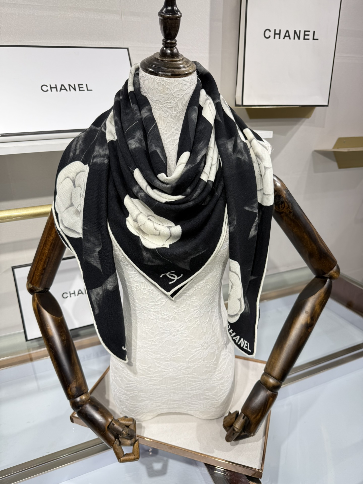 💟Chanel ~25秋冬新品～“山茶花与蝴蝶结”【140双面丝绒披肩】手工卷边丝毛方巾（30%桑蚕丝7