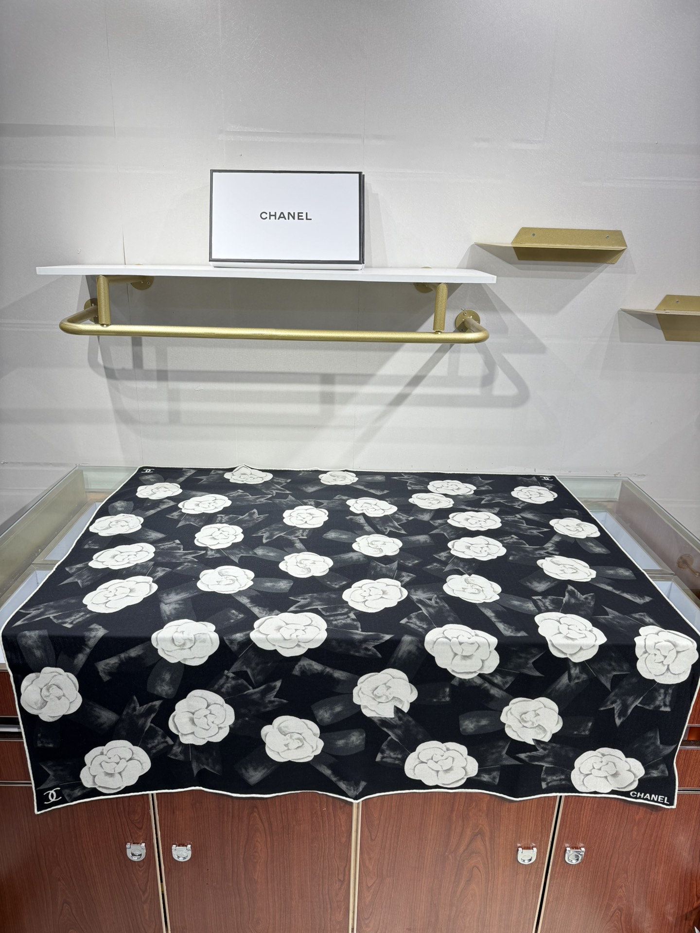 💟Chanel ~25秋冬新品～“山茶花与蝴蝶结”【140双面丝绒披肩】手工卷边丝毛方巾（30%桑蚕丝7