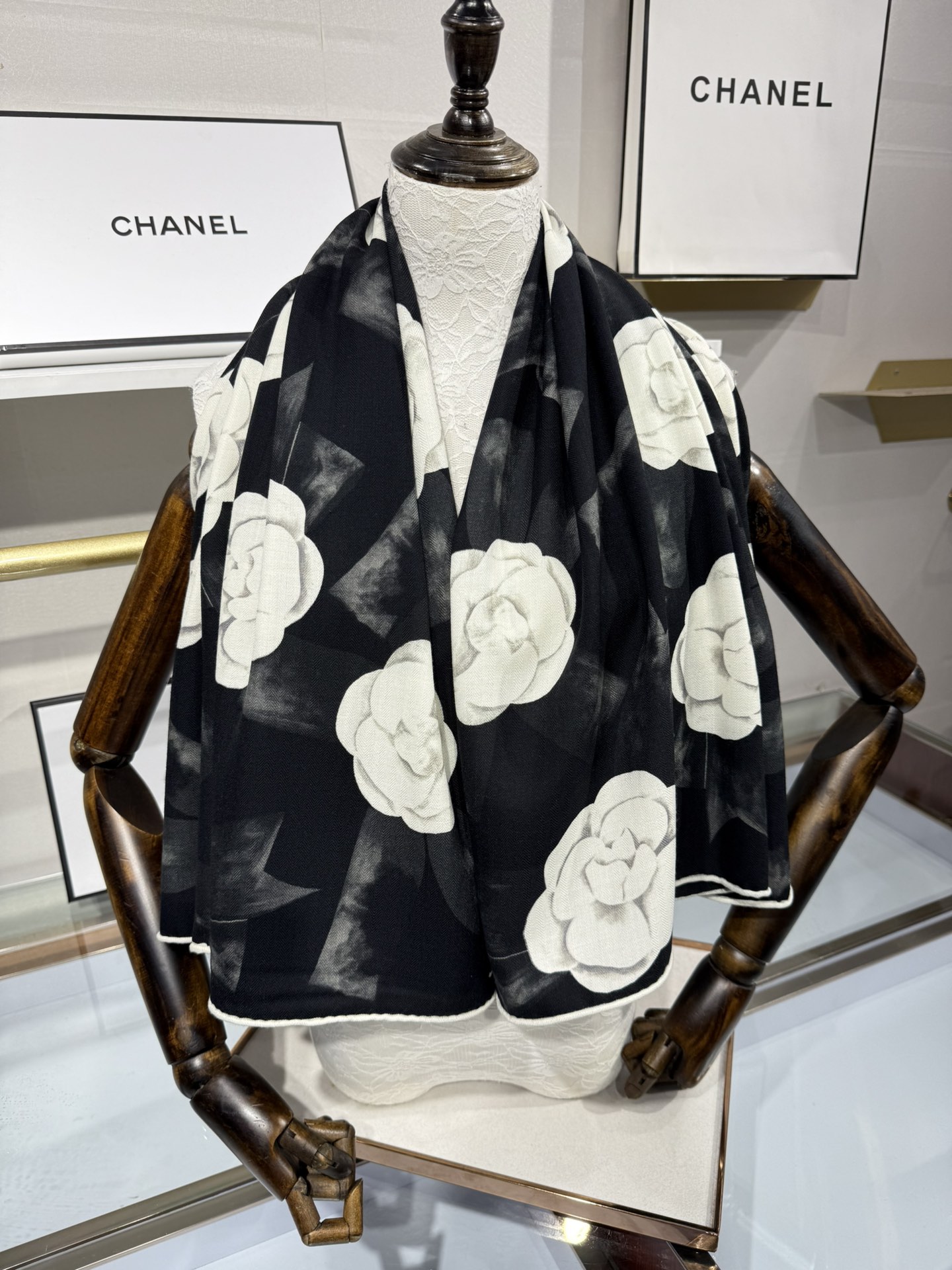 💟Chanel ~25秋冬新品～“山茶花与蝴蝶结”【140双面丝绒披肩】手工卷边丝毛方巾（30%桑蚕丝7