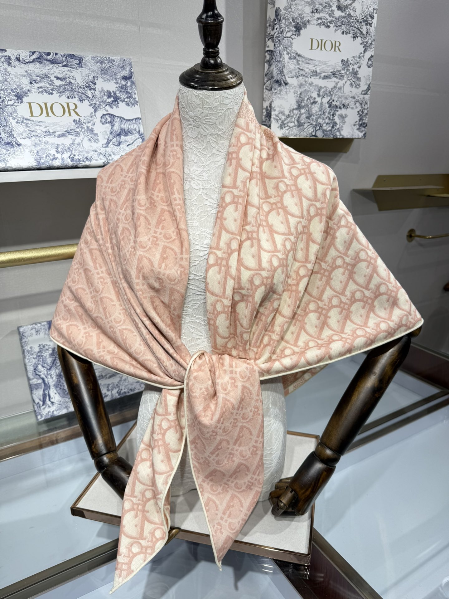 💟Dior 印花方巾【140双面同色丝绒披肩】30%真丝70%羊绒面料 Oblique 印花这款 Dio