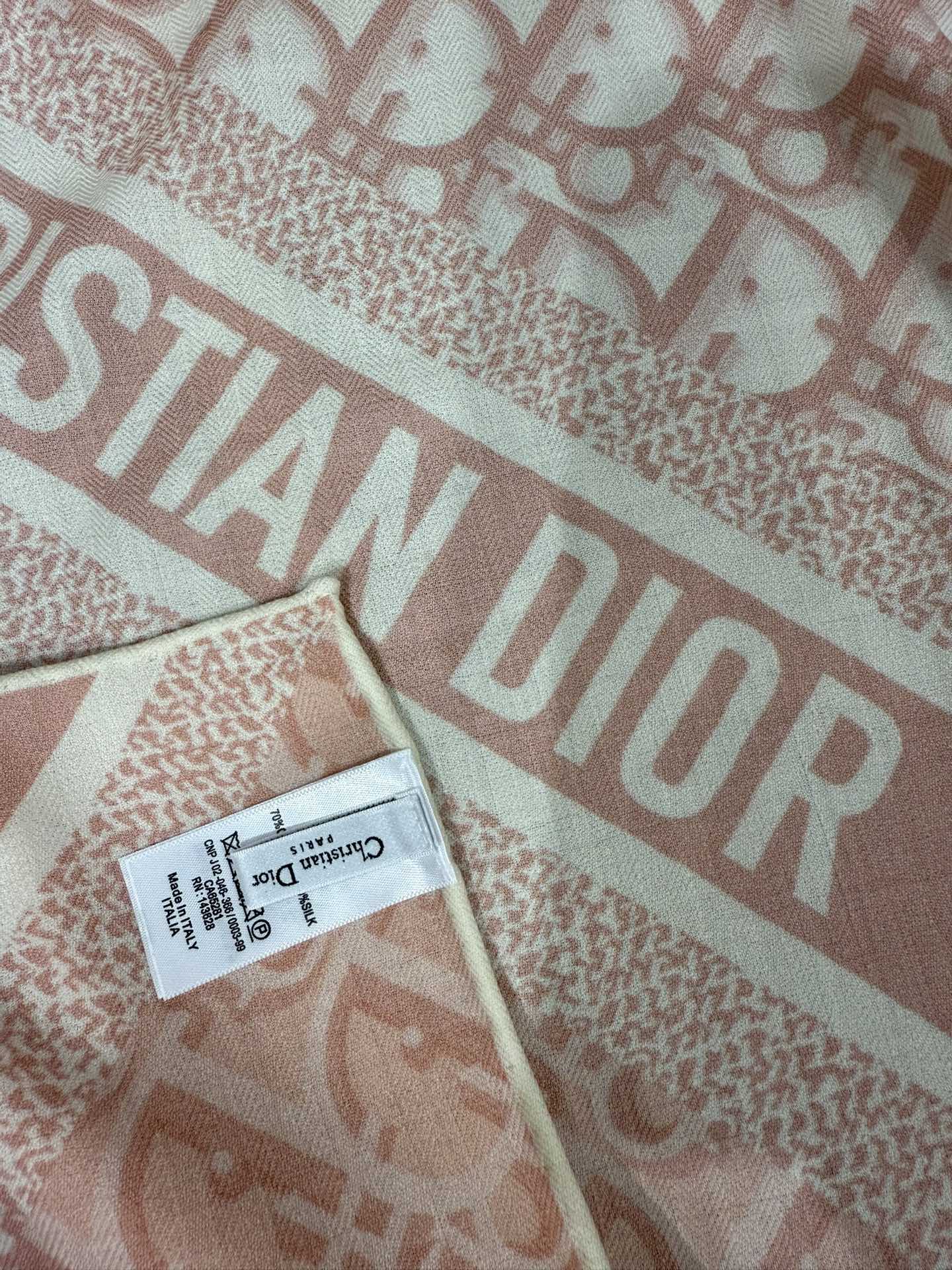 💟Dior 印花方巾【140双面同色丝绒披肩】30%真丝70%羊绒面料 Oblique 印花这款 Dio