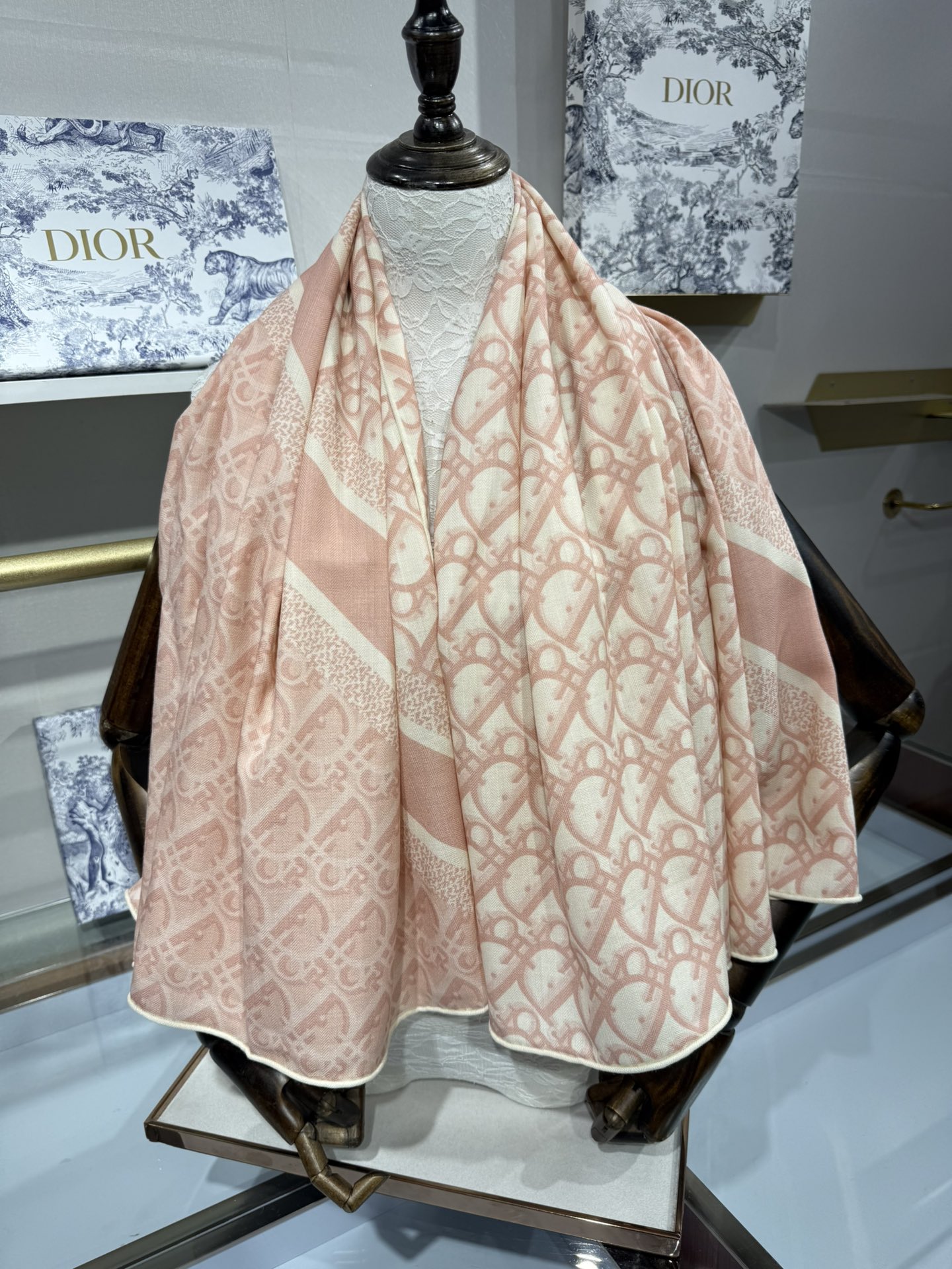 💟Dior 印花方巾【140双面同色丝绒披肩】30%真丝70%羊绒面料 Oblique 印花这款 Dio