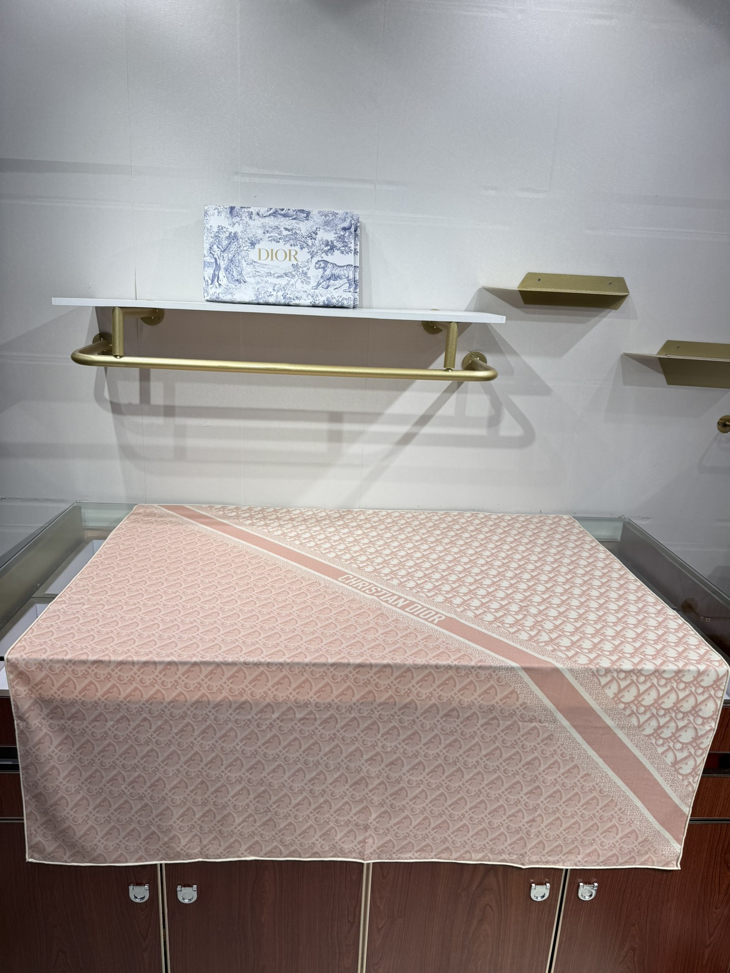 💟Dior 印花方巾【140双面同色丝绒披肩】30%真丝70%羊绒面料 Oblique 印花这款 Dio