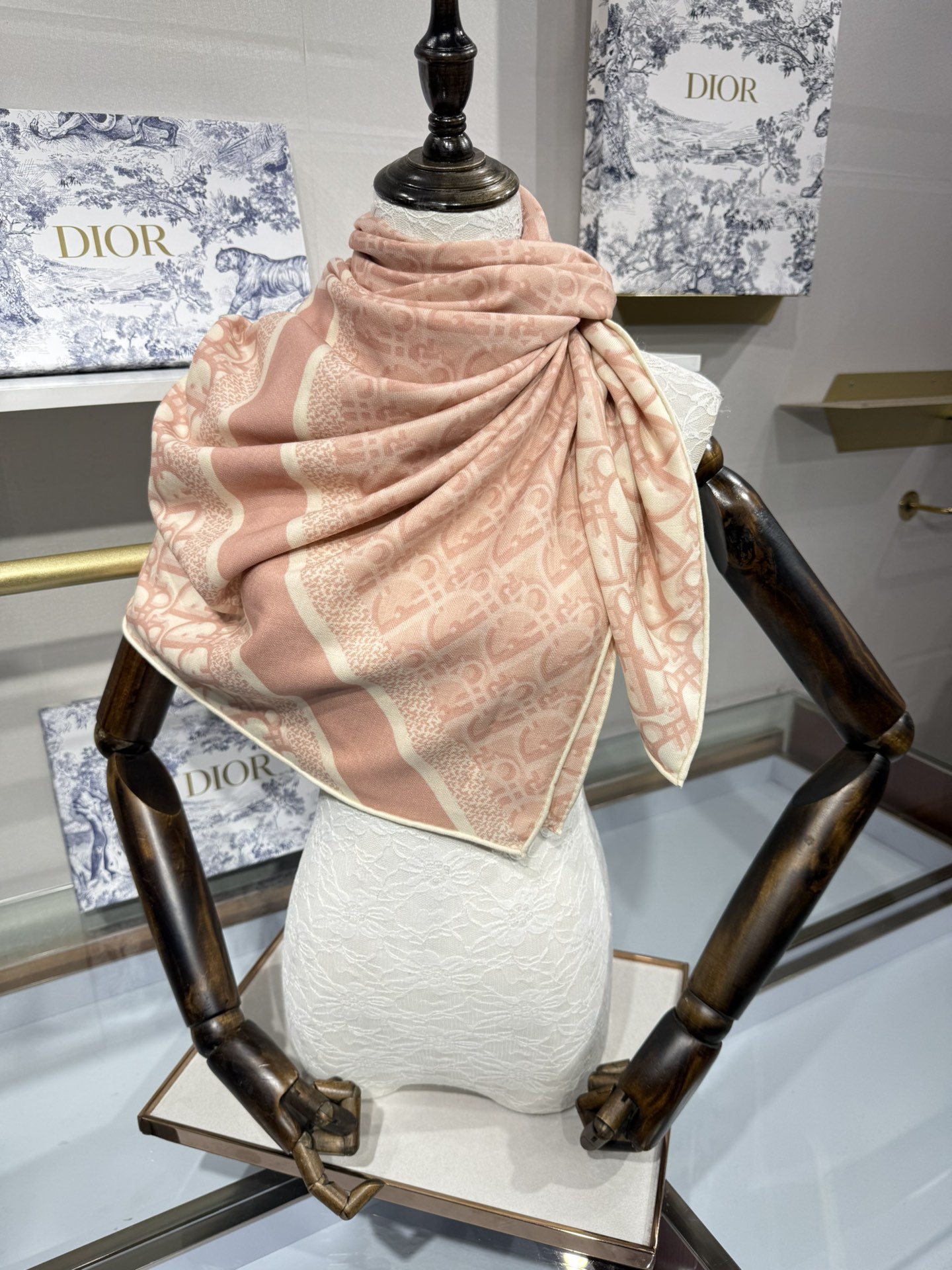 💟Dior 印花方巾【140双面同色丝绒披肩】30%真丝70%羊绒面料 Oblique 印花这款 Dio