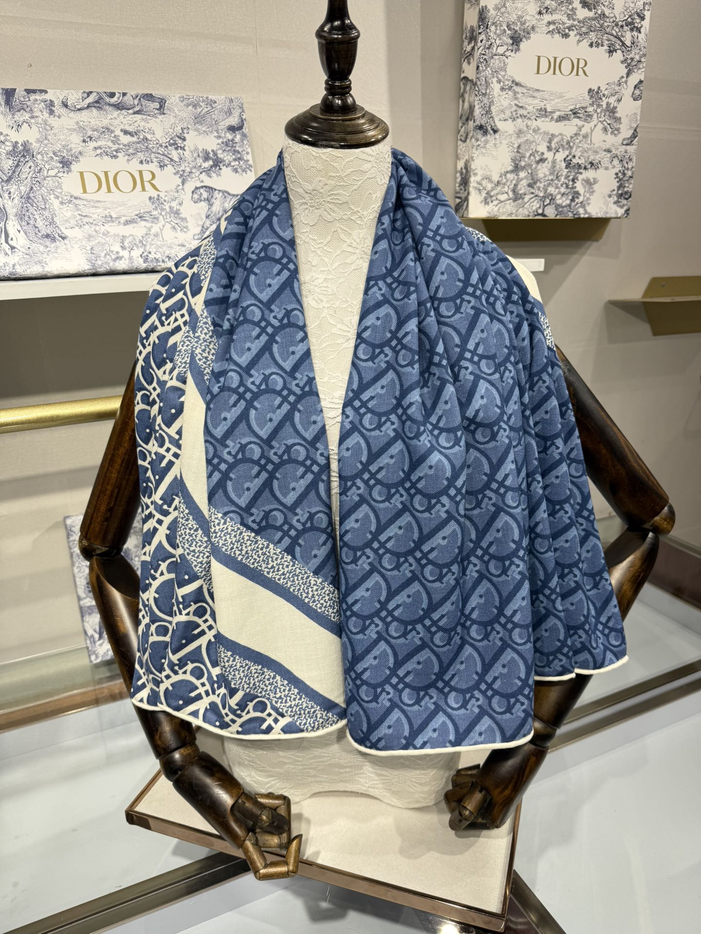 💟Dior 印花方巾【140双面同色丝绒披肩】30%真丝70%羊绒面料 Oblique 印花这款 Dio