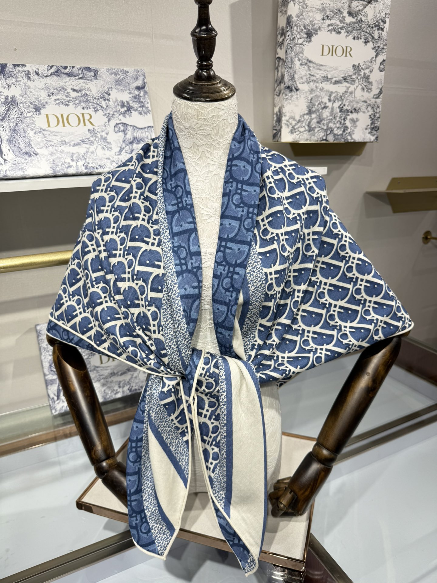 💟Dior 印花方巾【140双面同色丝绒披肩】30%真丝70%羊绒面料 Oblique 印花这款 Dio