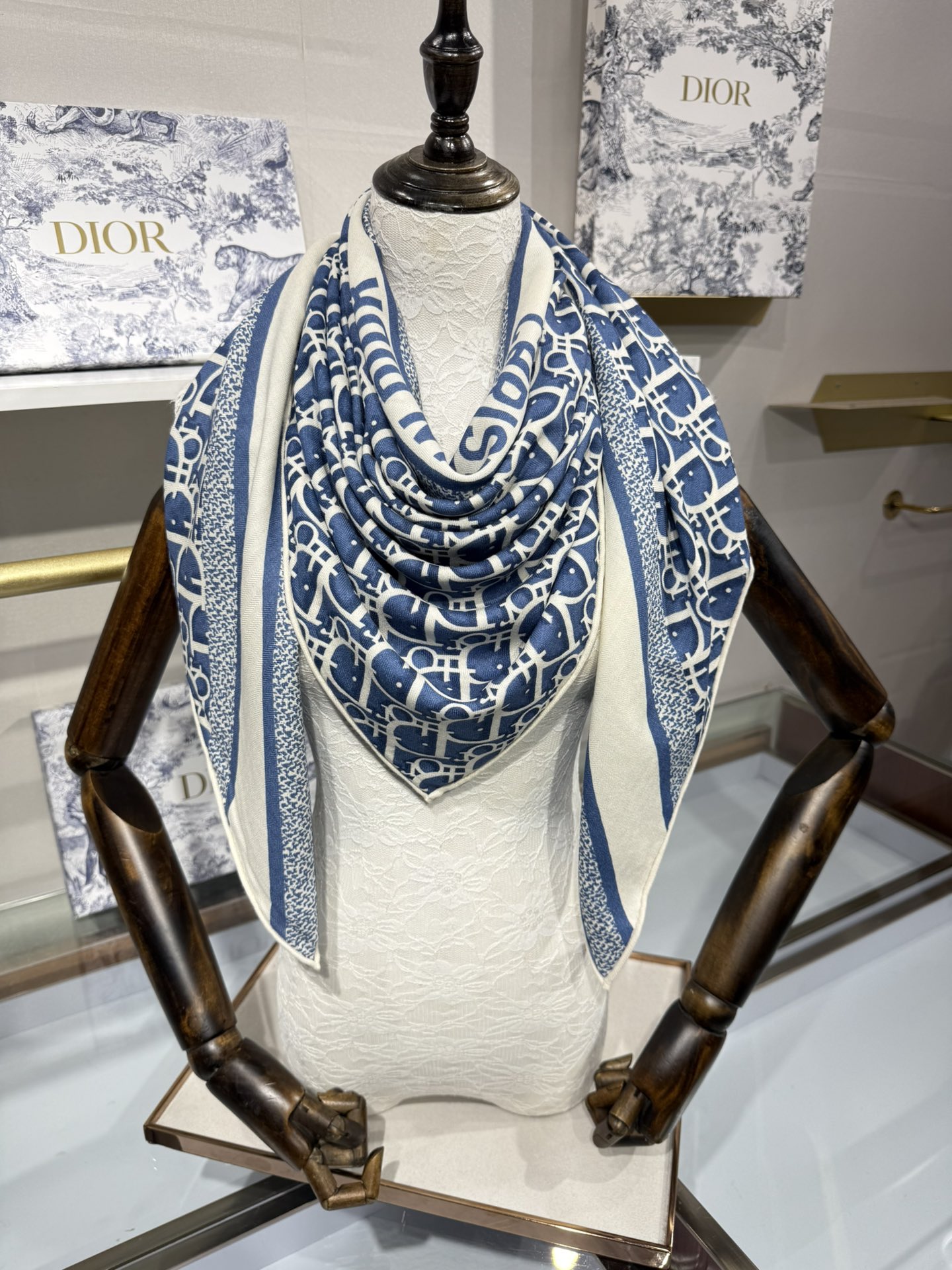 💟Dior 印花方巾【140双面同色丝绒披肩】30%真丝70%羊绒面料 Oblique 印花这款 Dio