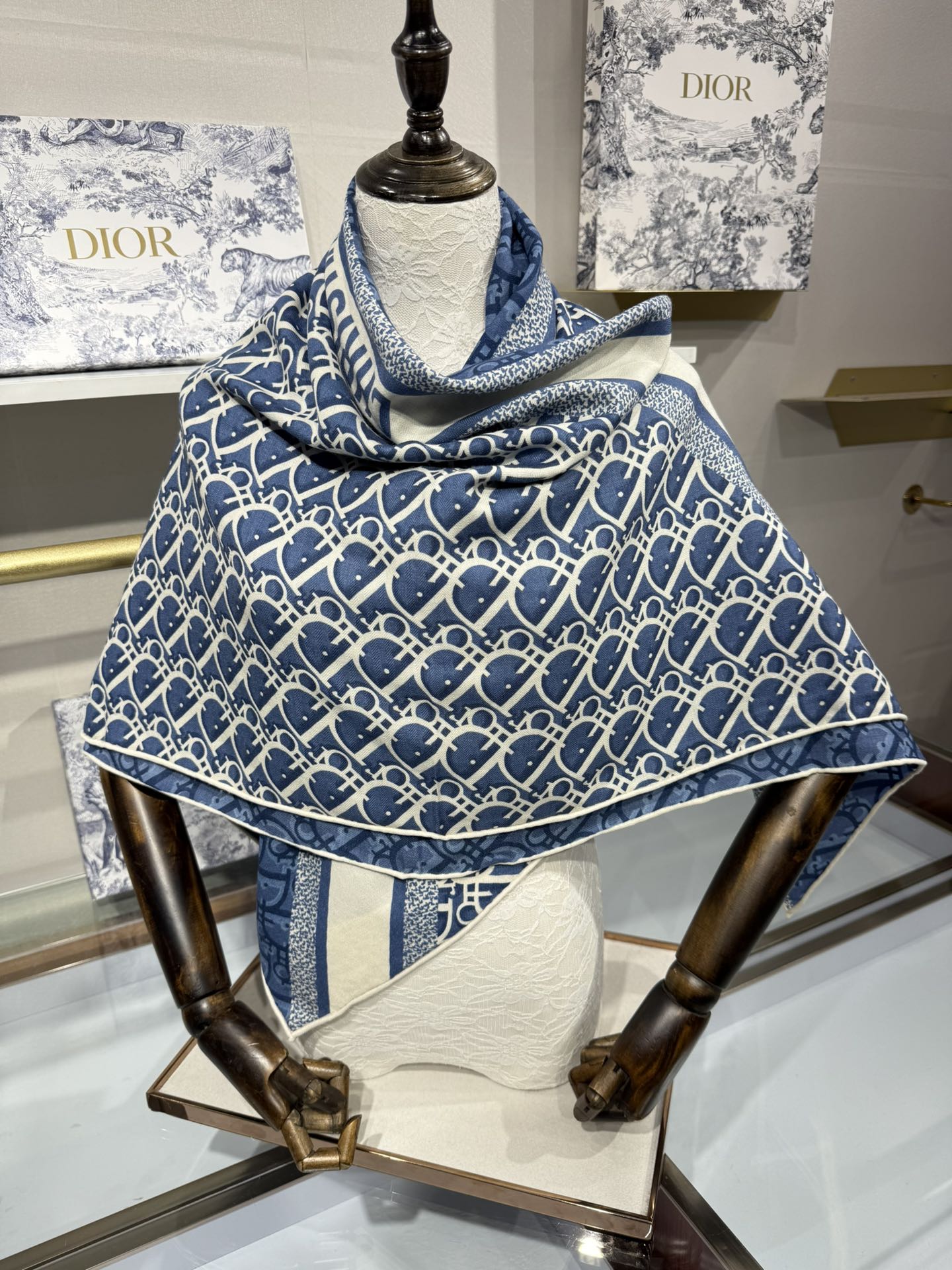 💟Dior 印花方巾【140双面同色丝绒披肩】30%真丝70%羊绒面料 Oblique 印花这款 Dio