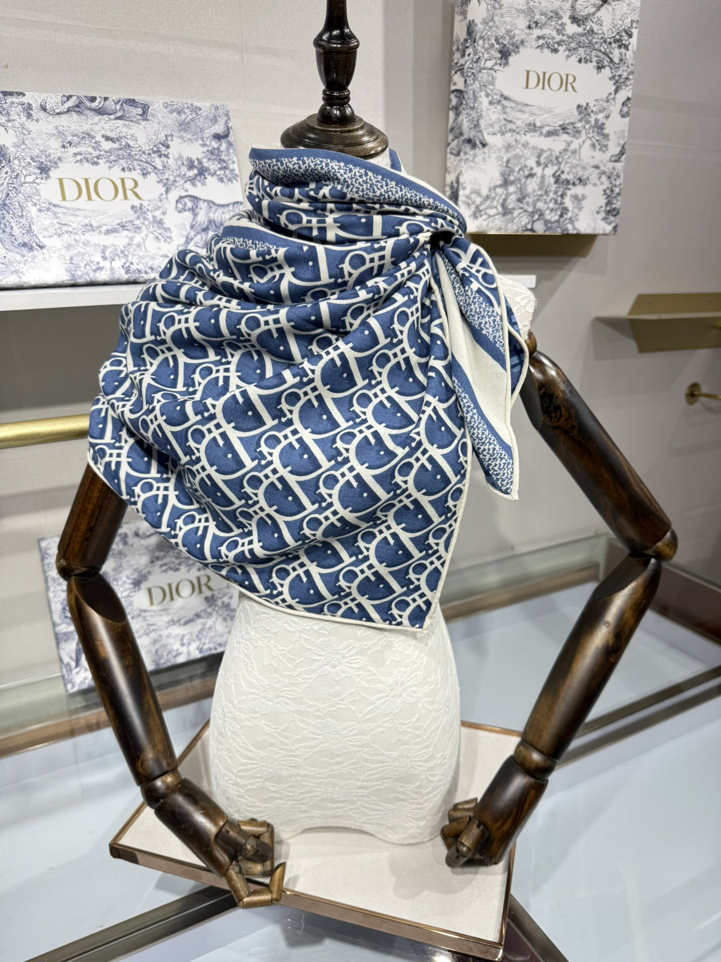 💟Dior 印花方巾【140双面同色丝绒披肩】30%真丝70%羊绒面料 Oblique 印花这款 Dio