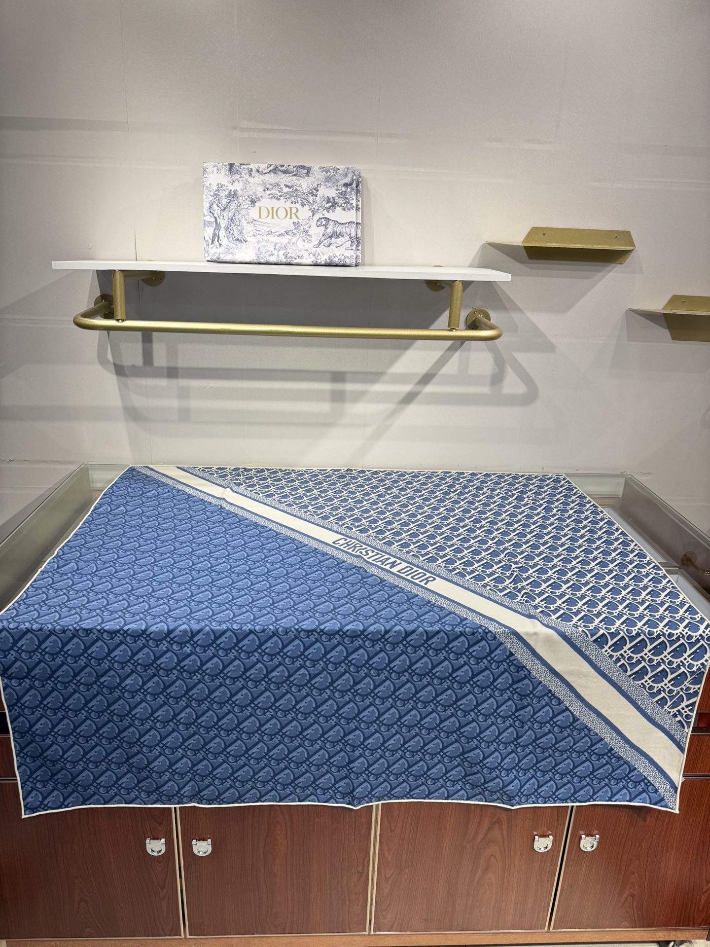 💟Dior 印花方巾【140双面同色丝绒披肩】30%真丝70%羊绒面料 Oblique 印花这款 Dio