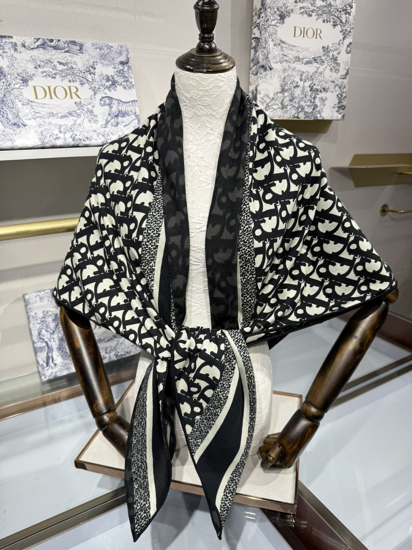 💟Dior 印花方巾【140双面同色丝绒披肩】30%真丝70%羊绒面料 Oblique 印花这款 Dio