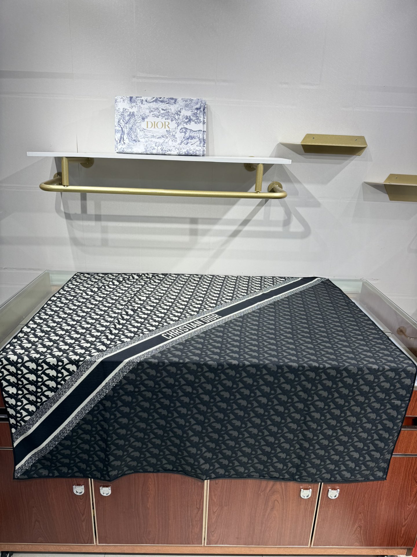 💟Dior 印花方巾【140双面同色丝绒披肩】30%真丝70%羊绒面料 Oblique 印花这款 Dio