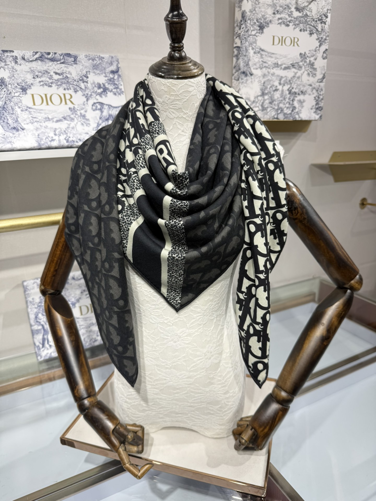 💟Dior 印花方巾【140双面同色丝绒披肩】30%真丝70%羊绒面料 Oblique 印花这款 Dio