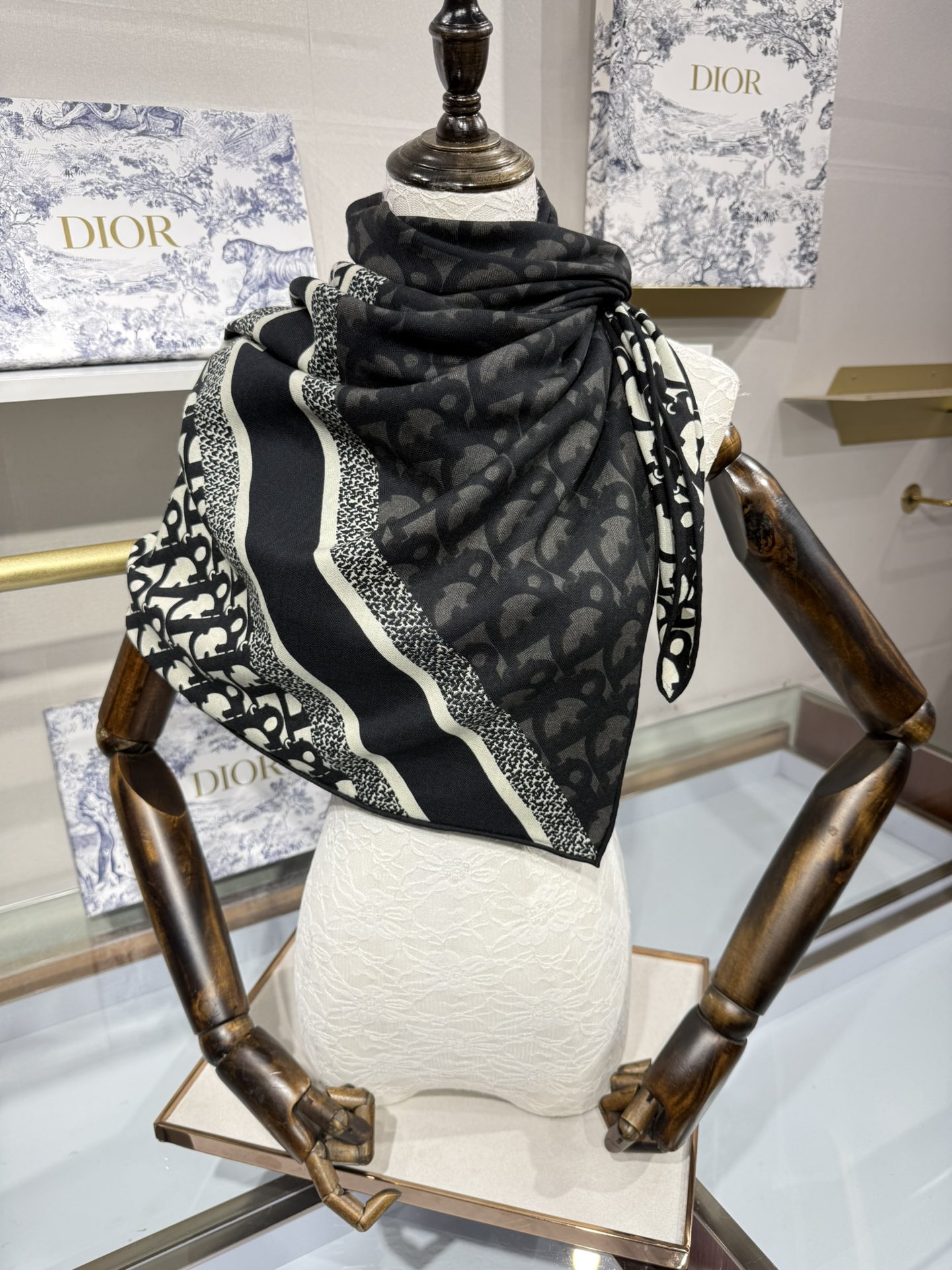 💟Dior 印花方巾【140双面同色丝绒披肩】30%真丝70%羊绒面料 Oblique 印花这款 Dio